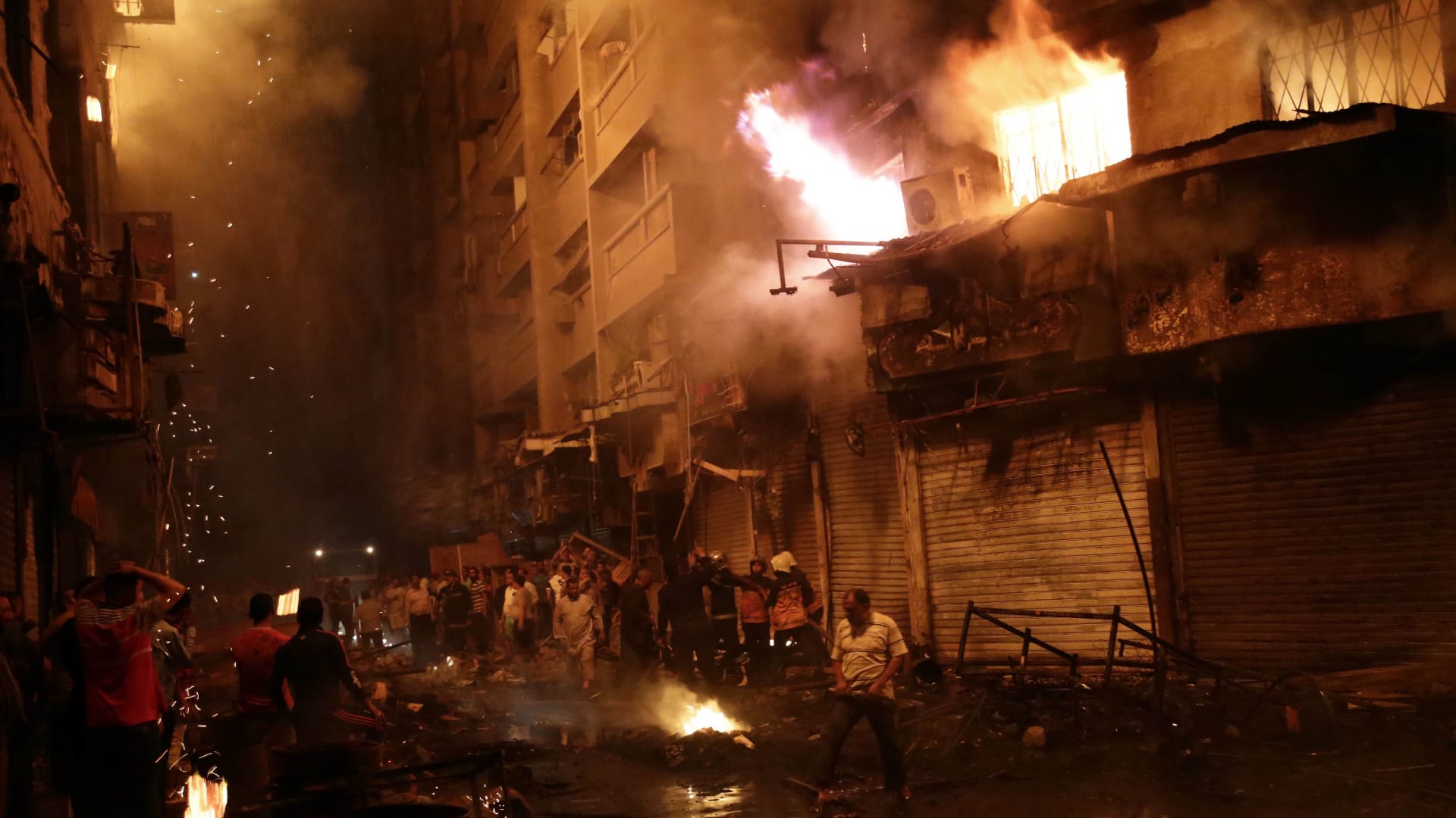 بالصور: حرائق القاهرة تزيد معاناة المواطنين.. خسائر بالملايين والفاعل مجهول  - CNN Arabic