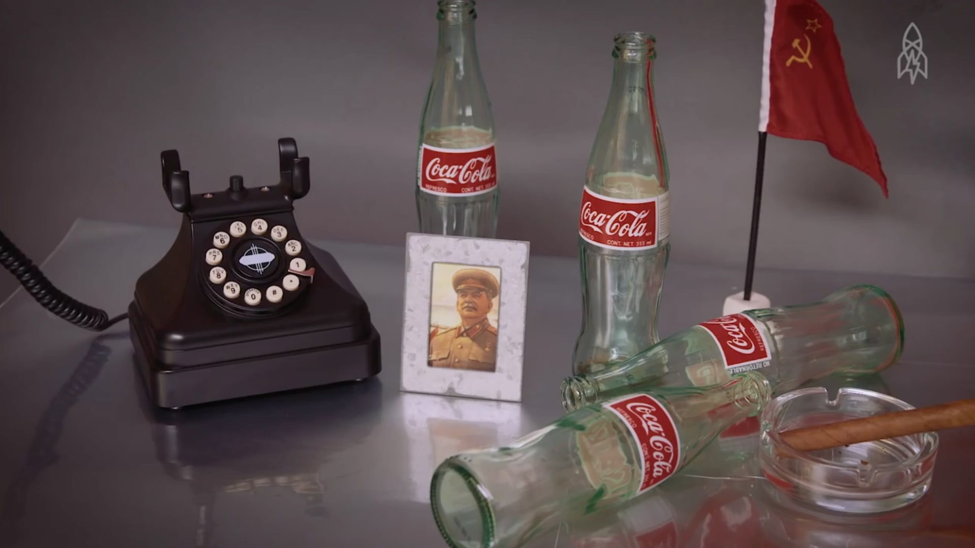 شاهد.. زجاجات كوكا كولا سرية للجنرالات الروس
