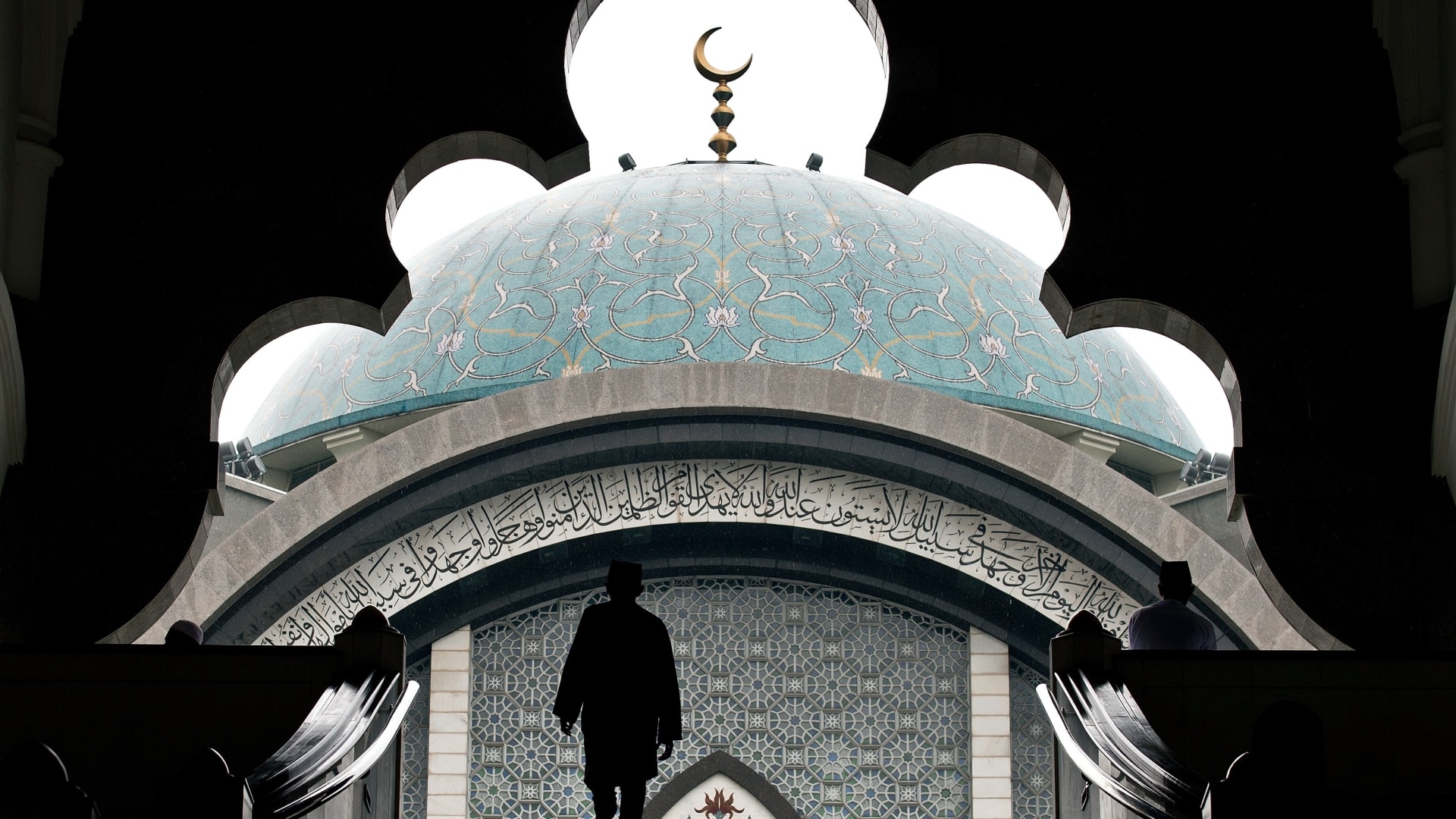 ماليزيا تطرح "بيت الصدقة" لإدارة التمويل الخيري وتحرر البنوك الإسلامية من العبء