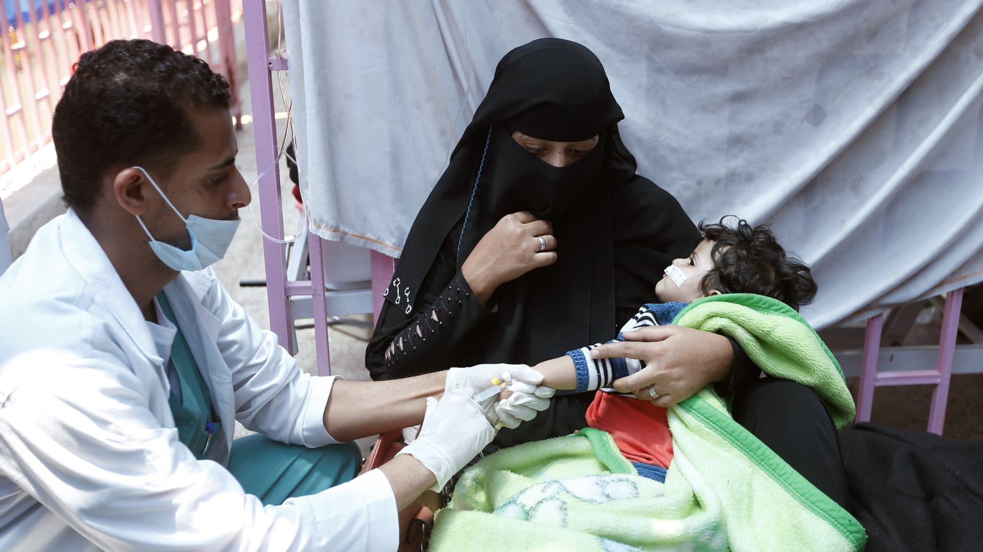 محمد بن سلمان يوجه بتقديم 66.7 مليون دولار للتعامل مع أزمة الكوليرا في اليمن