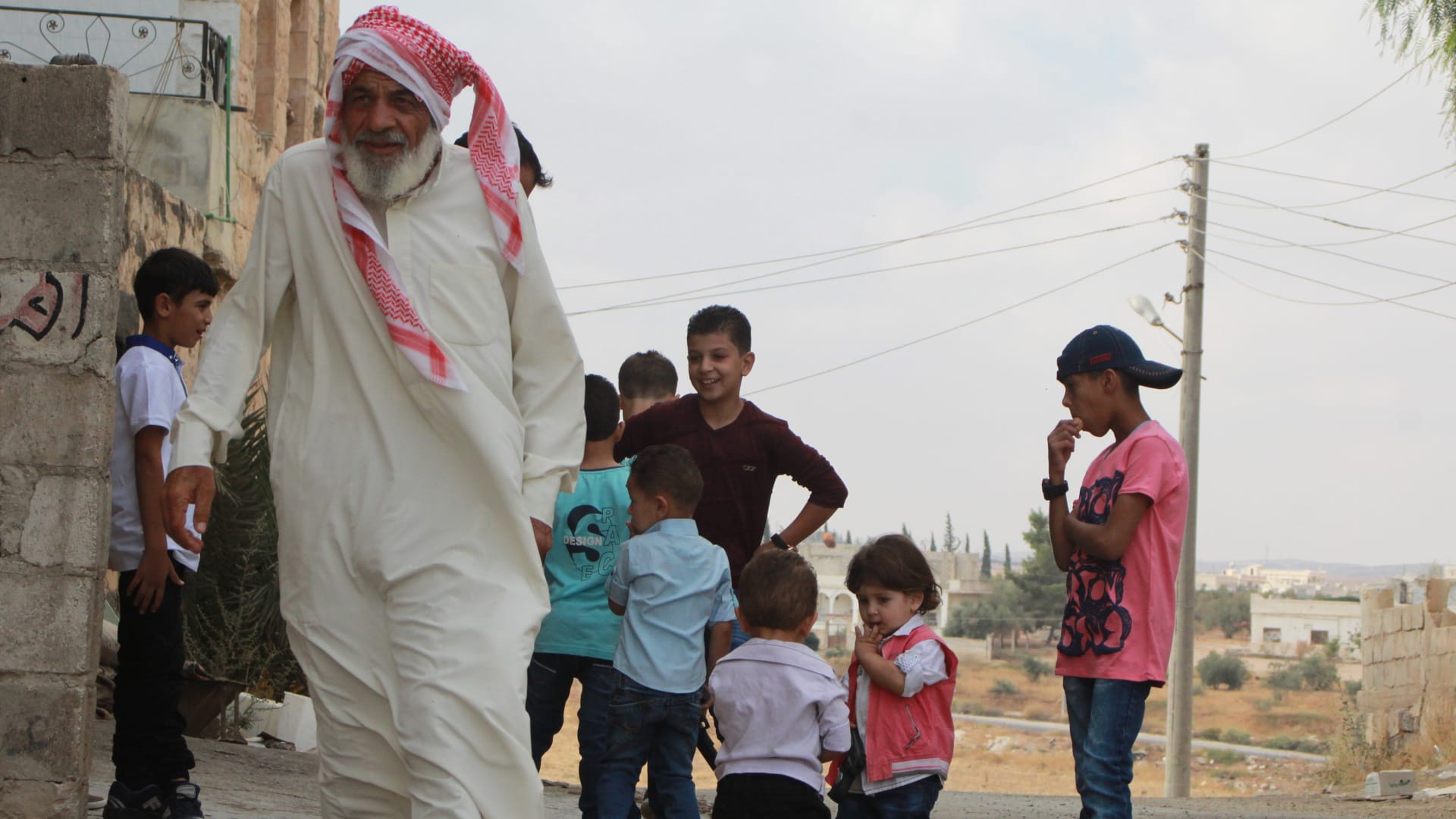 رغم الحرب القاسية.. العيد يرسم بسمات الفرحة البريئة على وجوه أطفال درعا