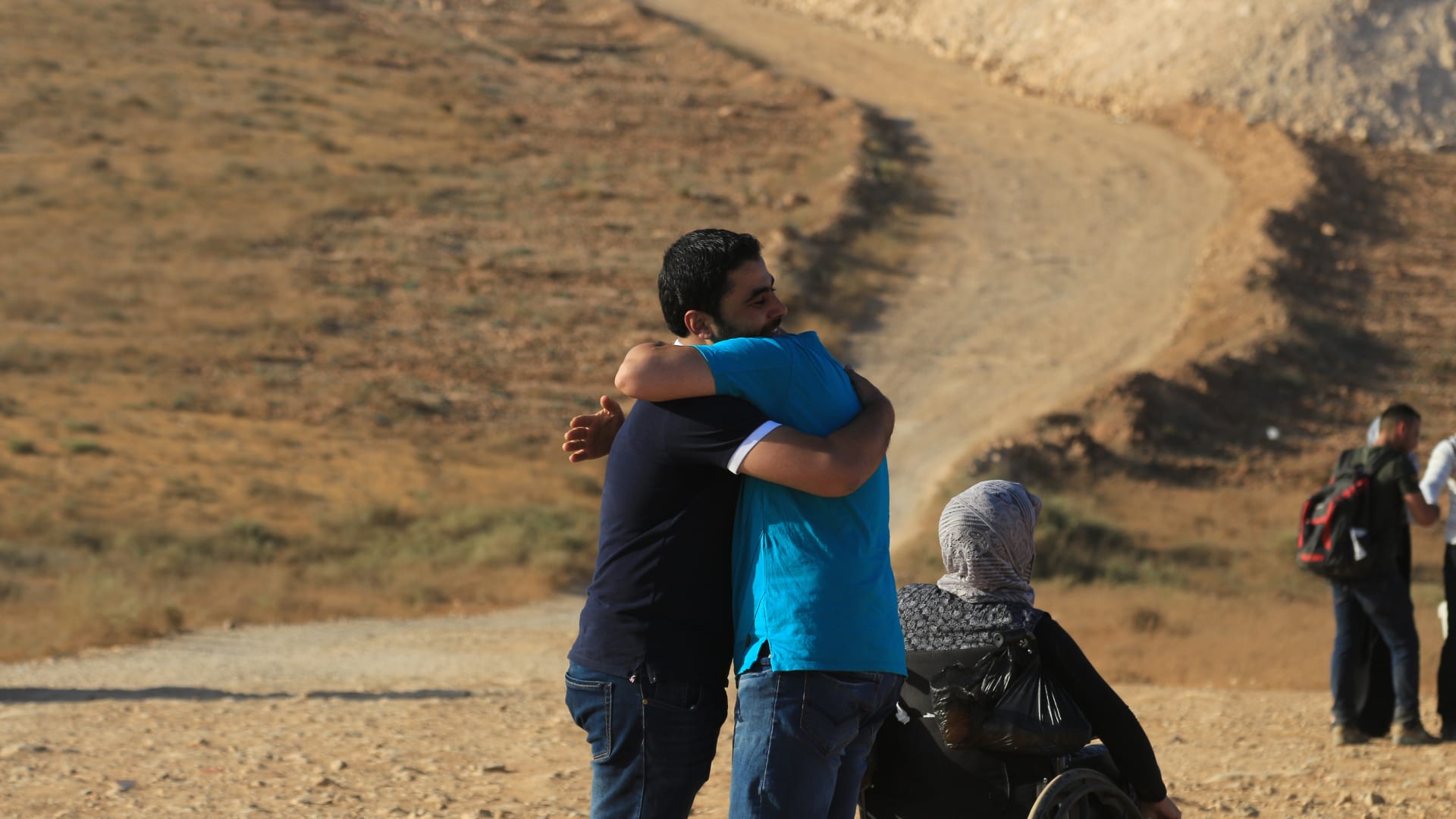 عائلات سورية تعود من الأردن إلى مناطق في جنوب البلاد بعد اتفاق خفض التصعيد