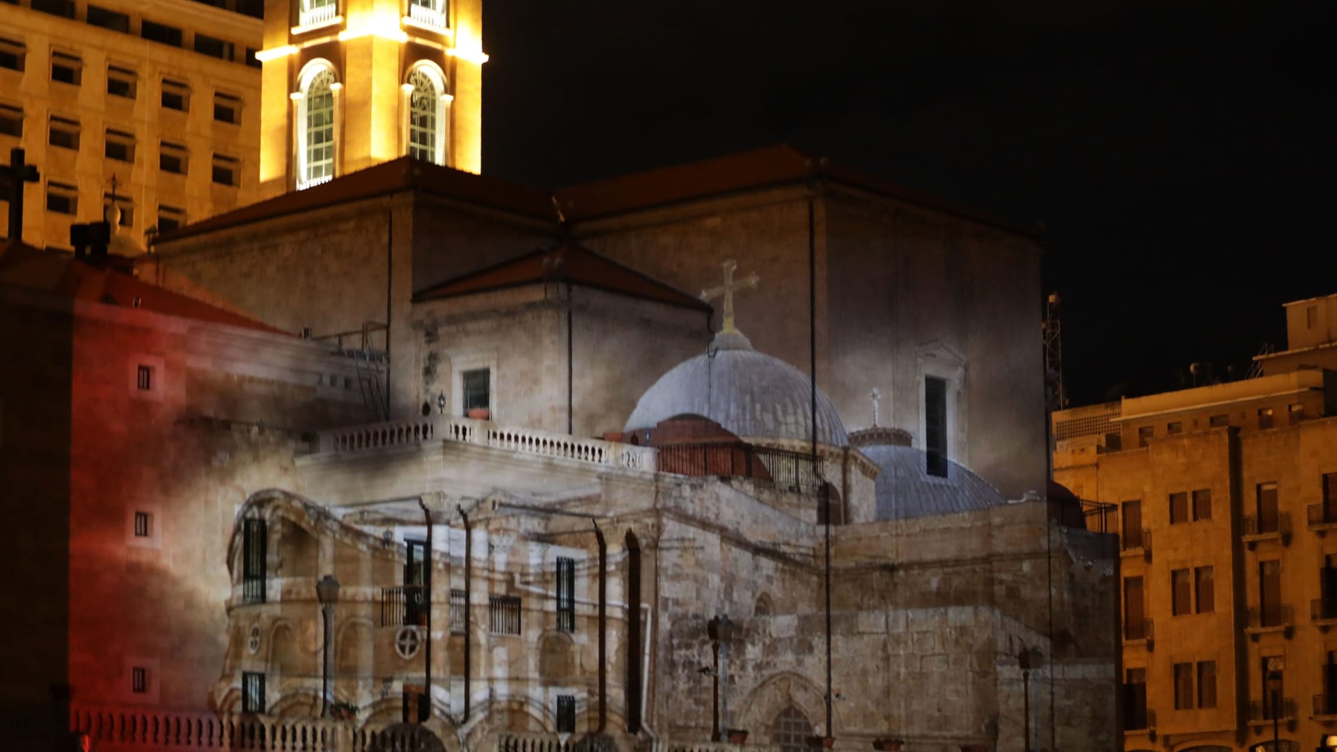 لبنان: المسجد الأقصى وكنيسة القيامة على جدران مقر الحكومة والأبنية