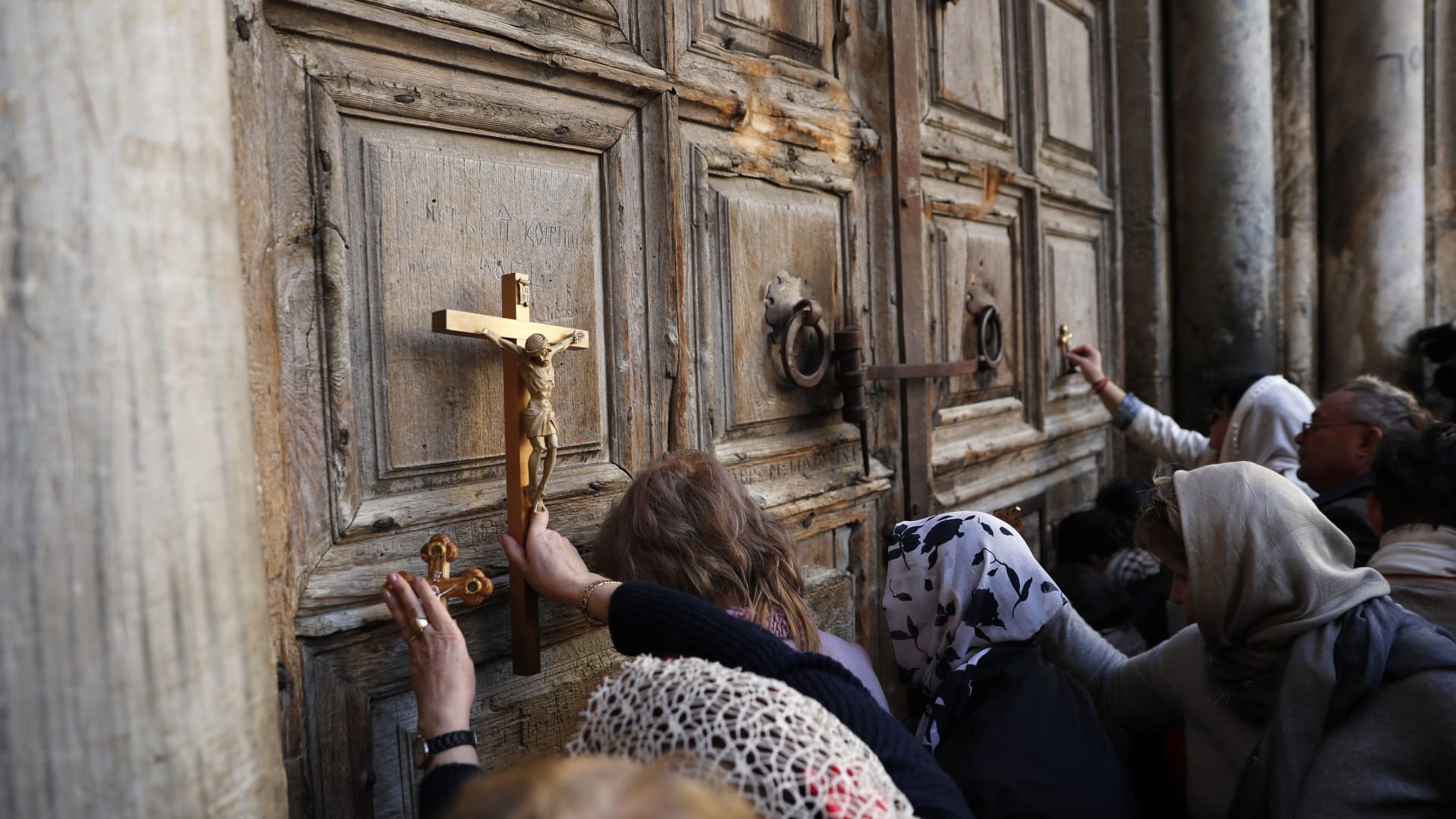 إسرائيل تجمّد قراراتها حول كنائس القدس وممتلكاتها