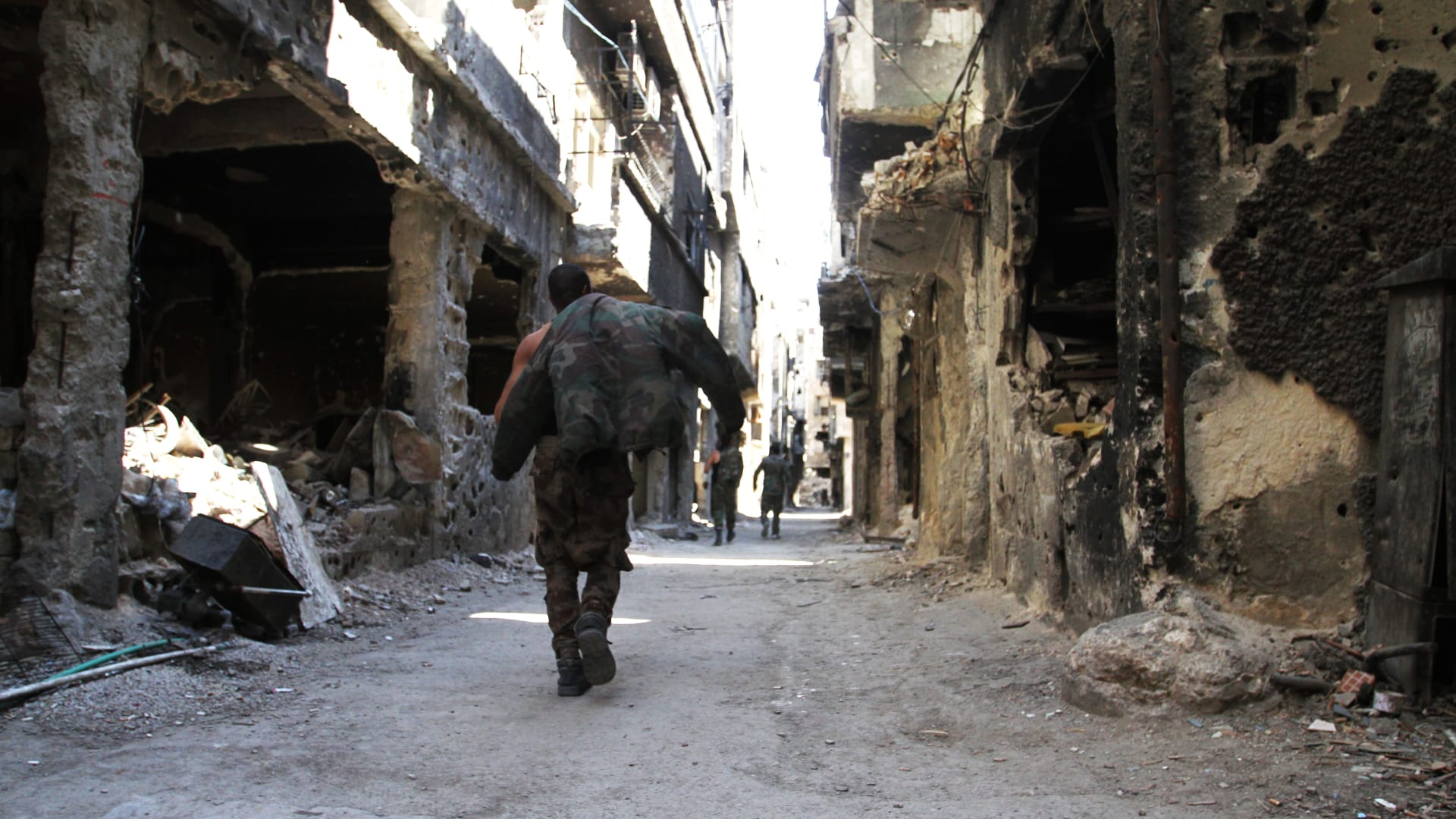 سانا: أنباء عن التوصل لاتفاق ينص على خروج "داعش" من اليرموك إلى إدلب