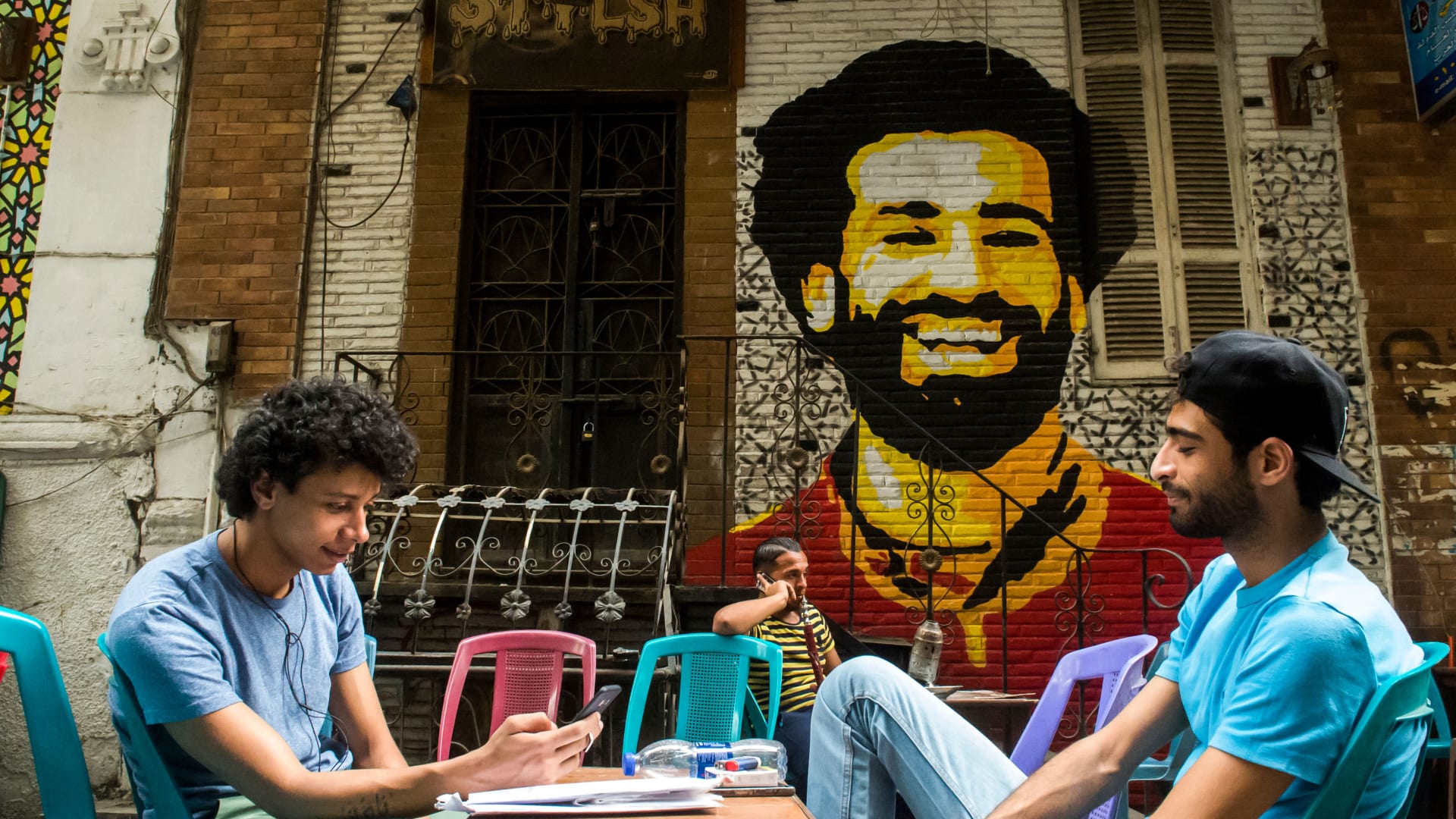 محمد صلاح "يجتاح" شوارع مصر بهذه الصور