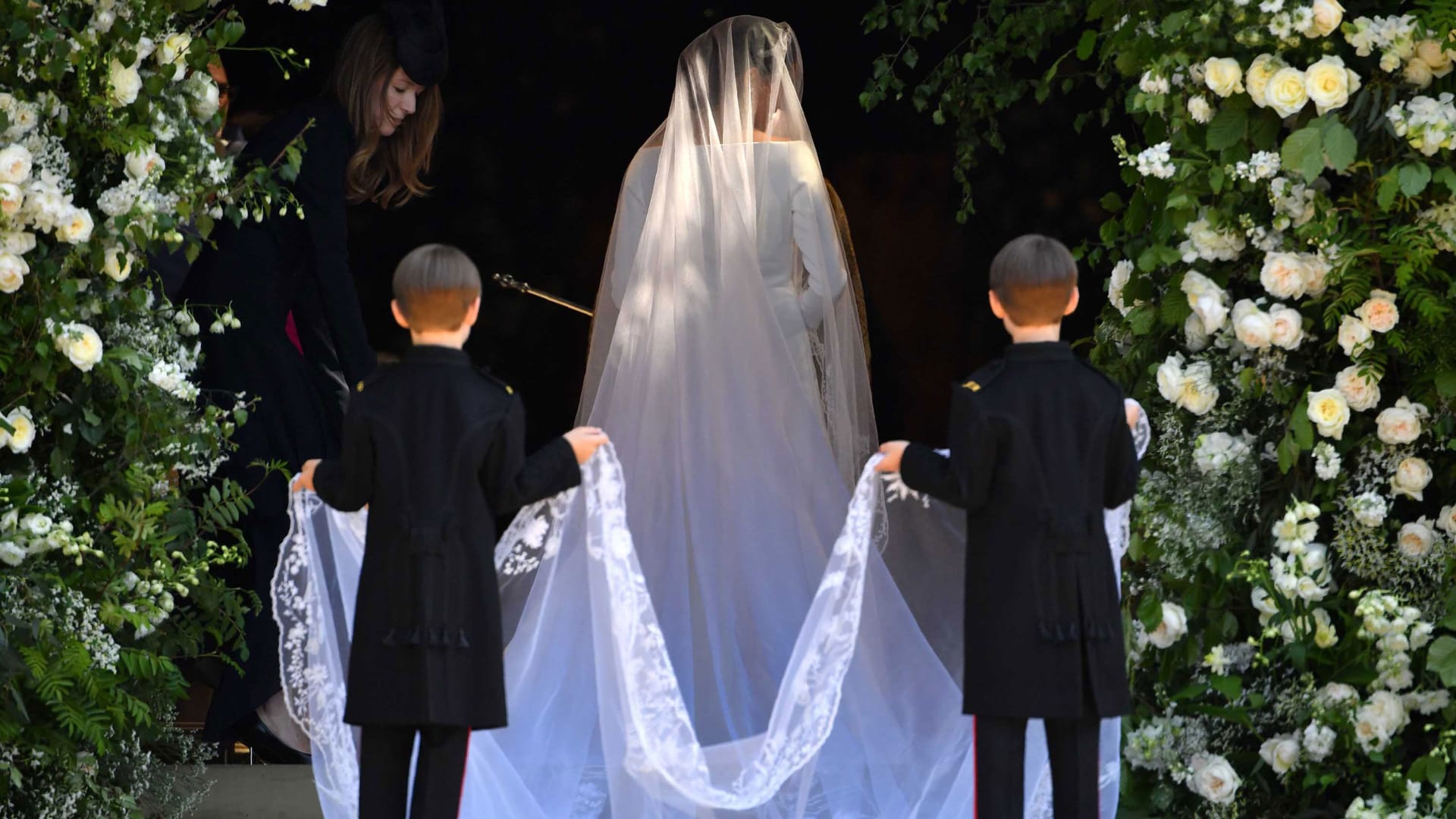 تعرّفوا إلى تفاصيل فستان زفاف "دوقة ساسكس" ميغان ماركل