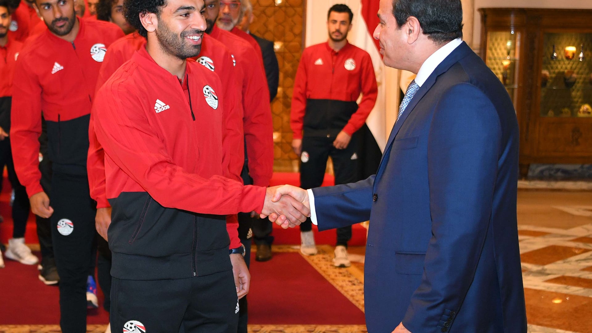 السيسي يستقبل أفراد المنتخب المصري ومحمد صلاح يؤكد تحسن حالته