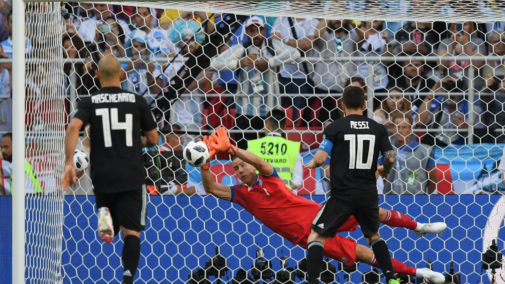ليبرمان عن مباراة الأرجنتين وايسلندا: رأوا كم كان ميسي بحاجة لمباراة تدريبية ضد إسرائيل