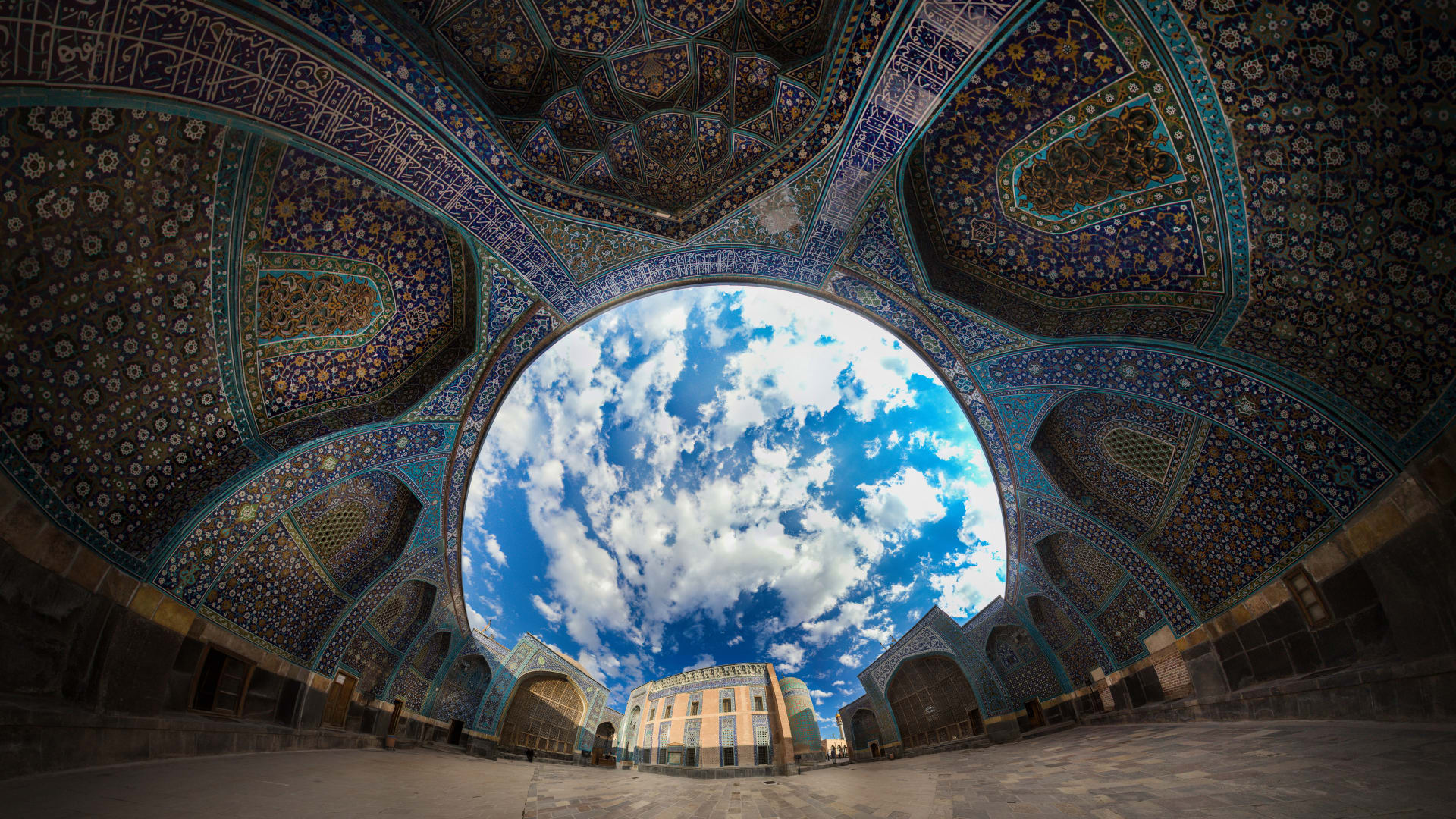 مسجد الشيخ صفي الدين الأردبيلي في أردبيل، إيران، بعدسة المصور الإيراني فياض بهرم.