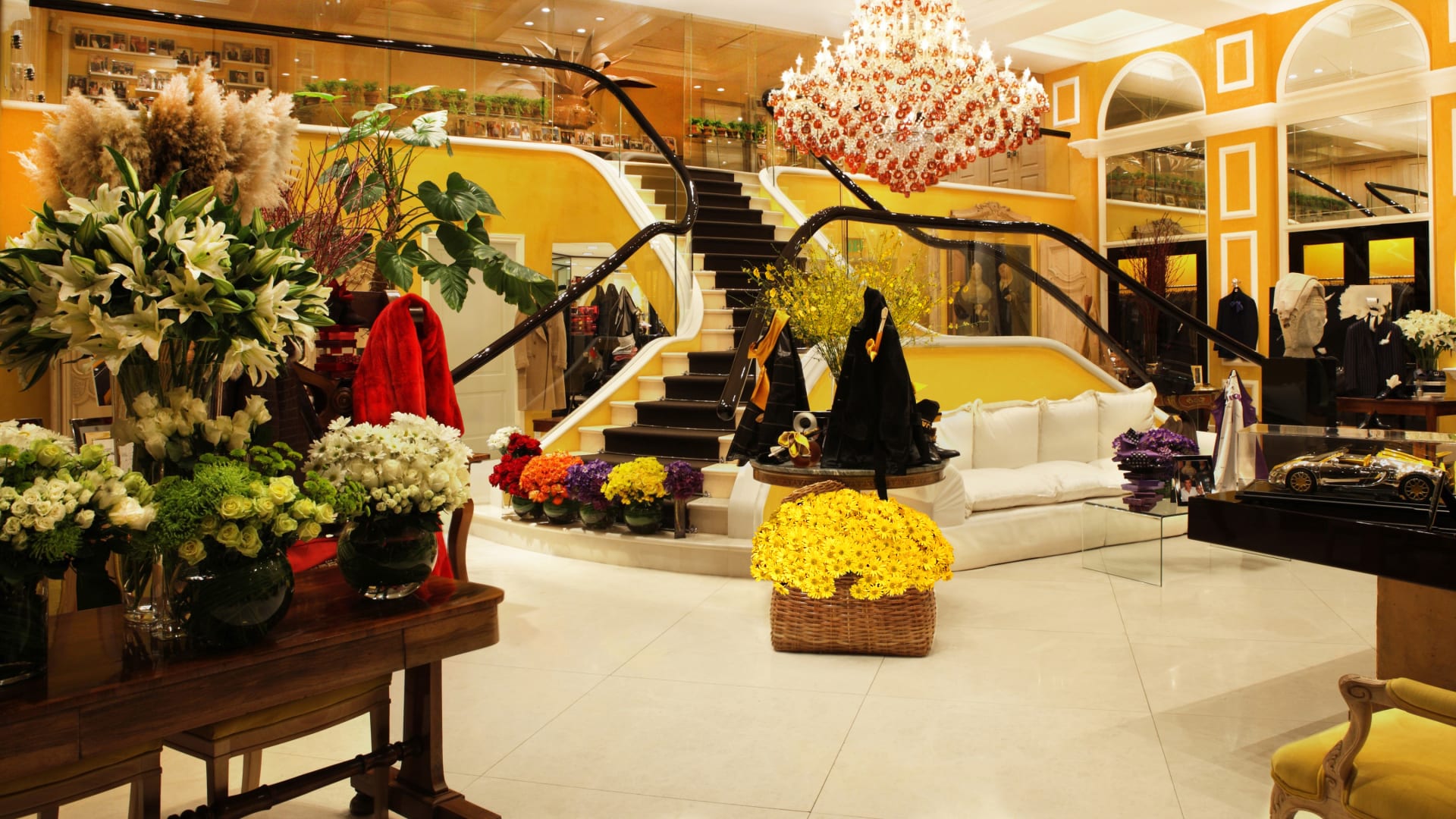 Каталог магазинов красиво. House of Bijan: Беверли Хиллз. Магазин House of Bijan: Беверли Хиллз. House of Bijan» – самый дорогой магазин в мире. House of Bijan магазин в Америке.