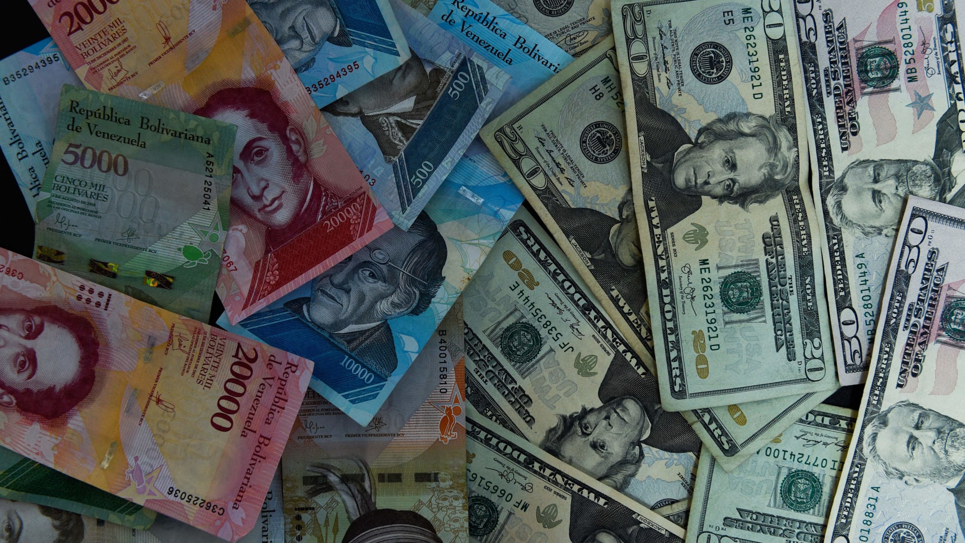 هل تؤدي قوة الدولار إلى ركود اقتصادي عالمي؟
