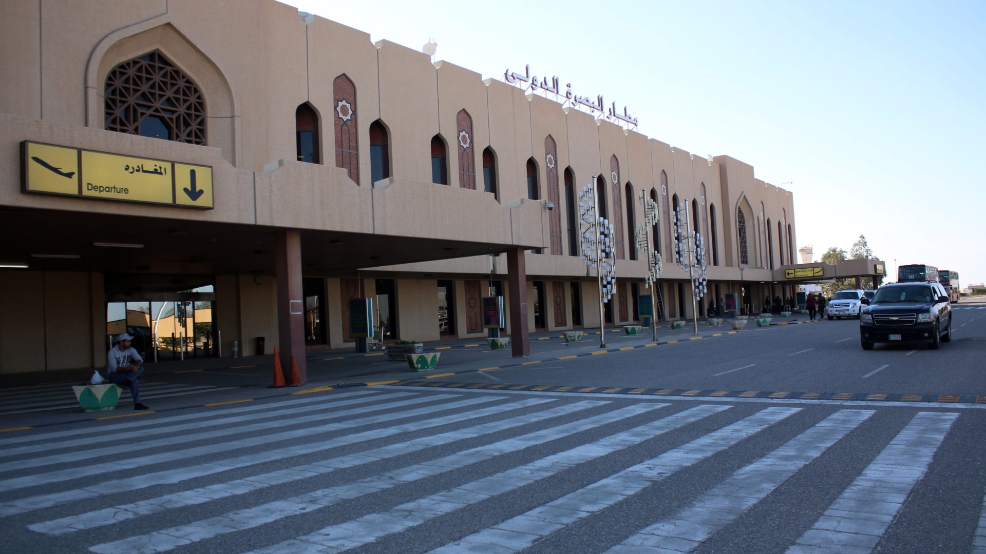 شهود لشبكتنا: إطلاق صواريخ قرب قنصلية أمريكا ومطار البصرة بالعراق