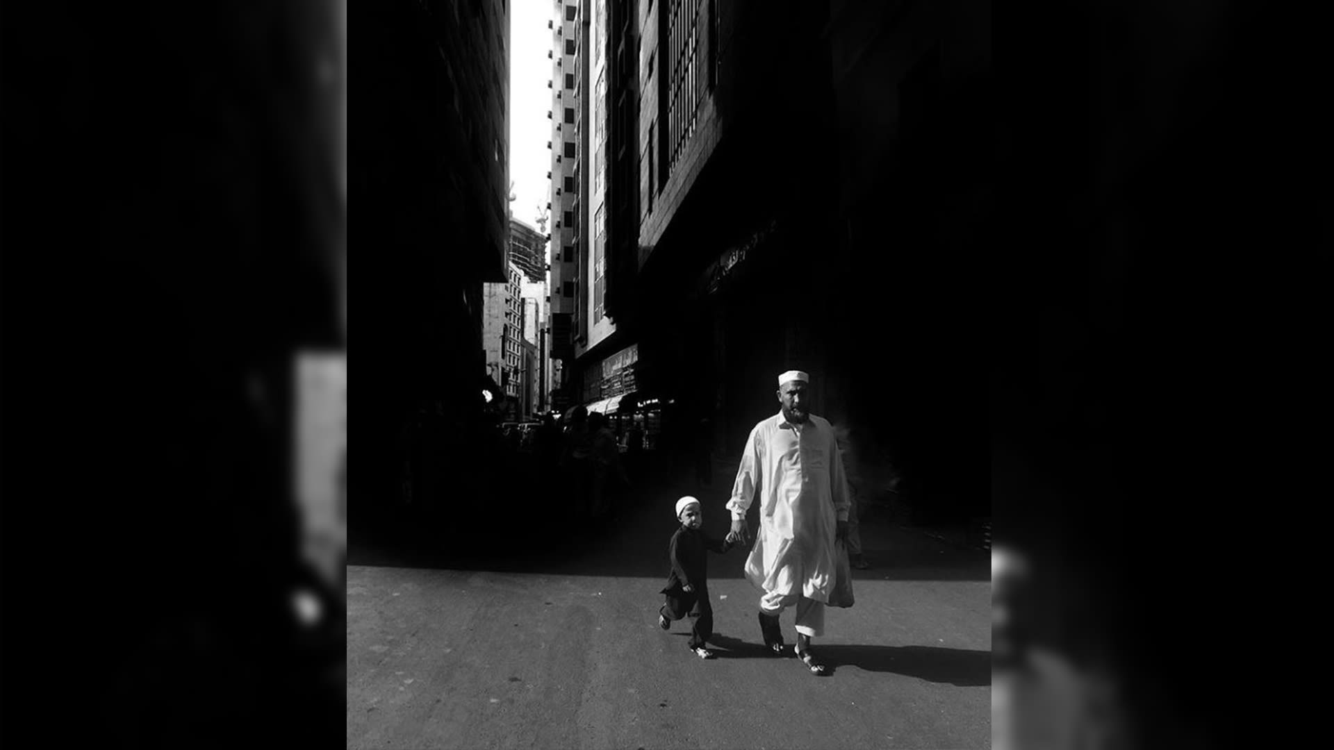 لكل لقطة ملهمها.. مصور سعودي يرصد قصصاً إنسانية بطريقة بلاغية