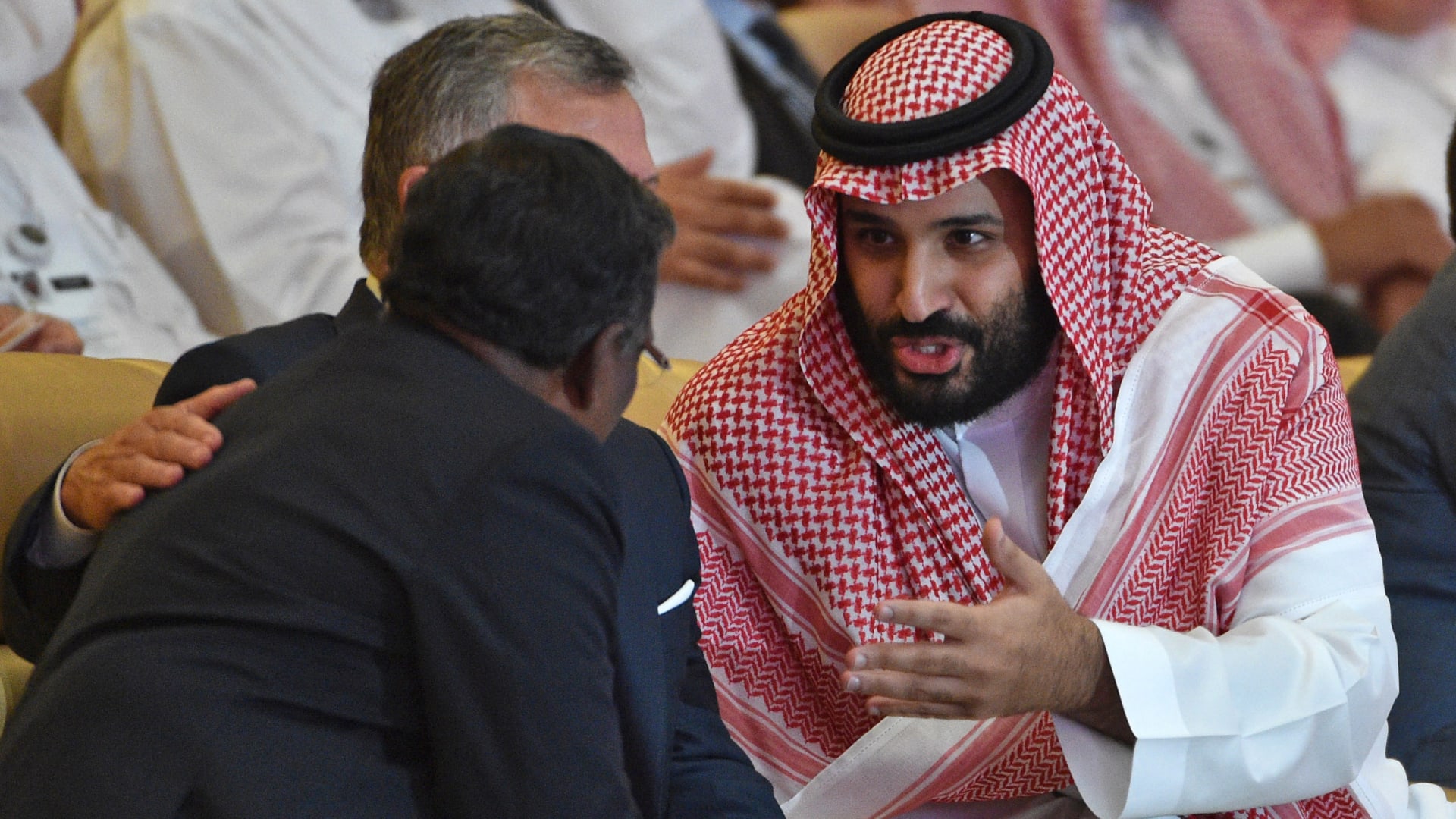 العريفي يمدح والقرني ينشر قصيدة بعد كلمة ولي عهد السعودية