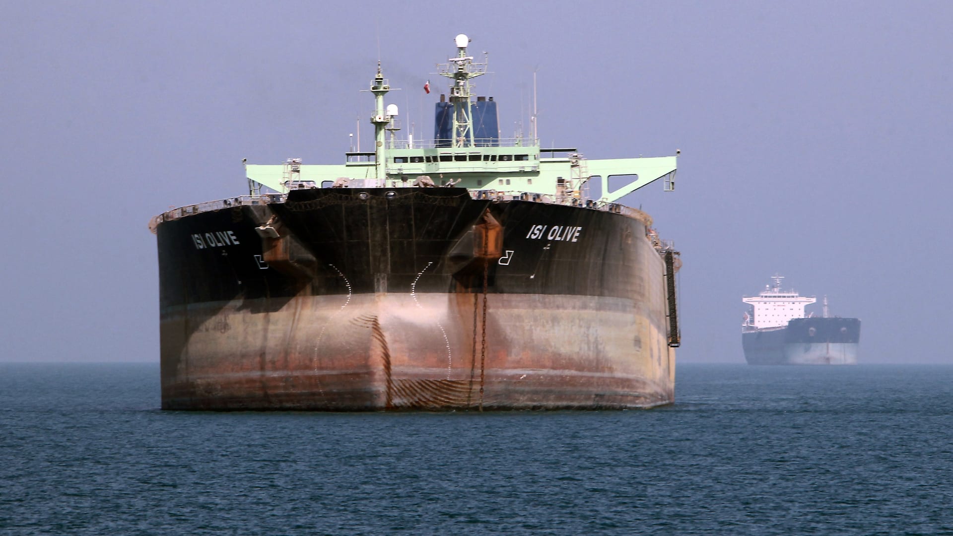 8 دول حصلت على استثناءات أمريكية لمواصلة شراء النفط الإيراني مؤقتا