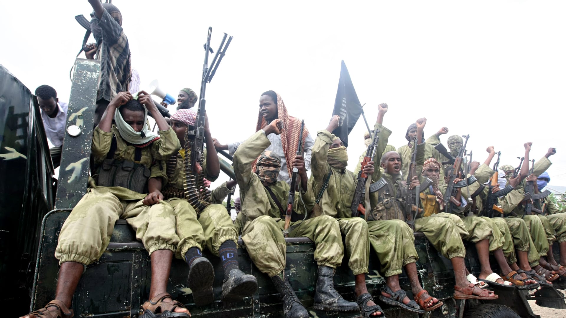 ردا على مهاجمة قوات صومالية.. غارة للجيش الأمريكي تقتل 52 عنصرا بـ"الشباب"