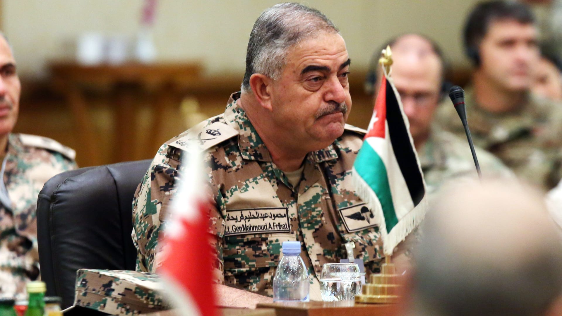 رئيس أركان الجيش الأردني يختتم زيارة استغرقت أياما للسودان