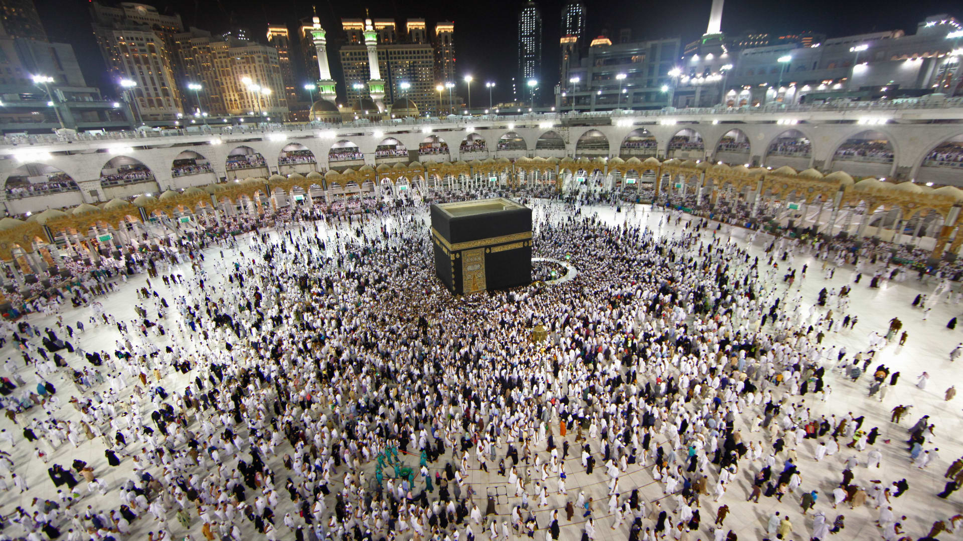 السلطات السعودية تتابع حادث حافلة معتمرين أردنيين.. والكشف عن عدد الضحايا