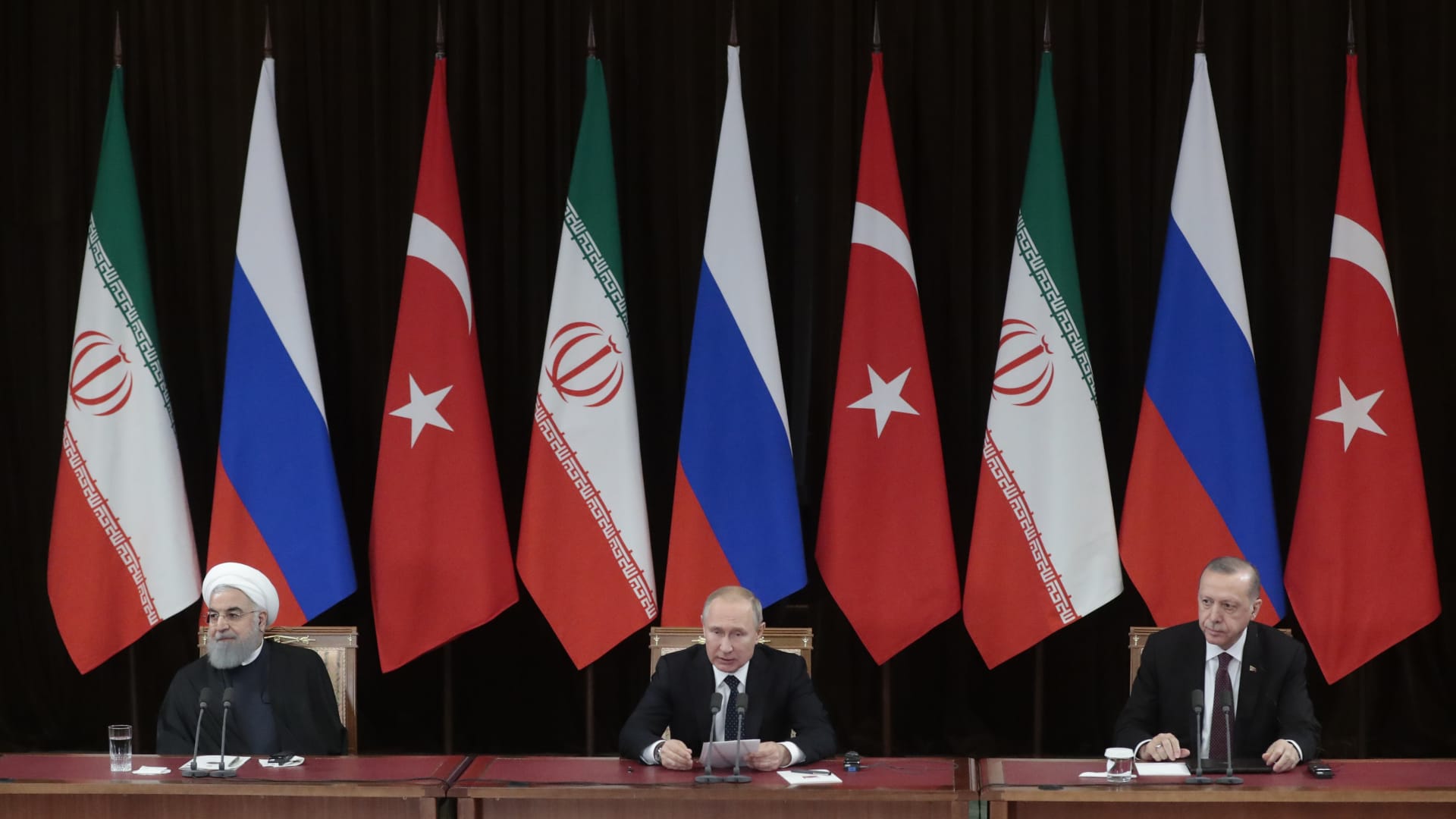 رأي.. بشار جرار يكتب عن معركة إدلب بين مؤتمري سوتشي ووارسو