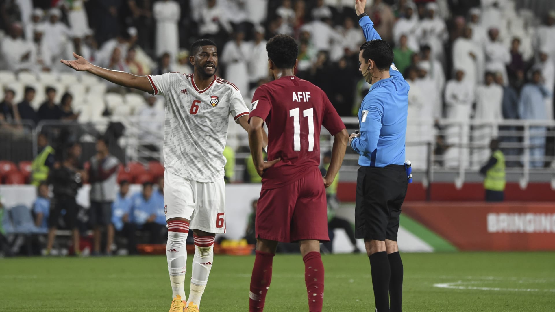 الاتحاد الآسيوي يغرم الاتحاد الإماراتي بسبب مباراة قطر