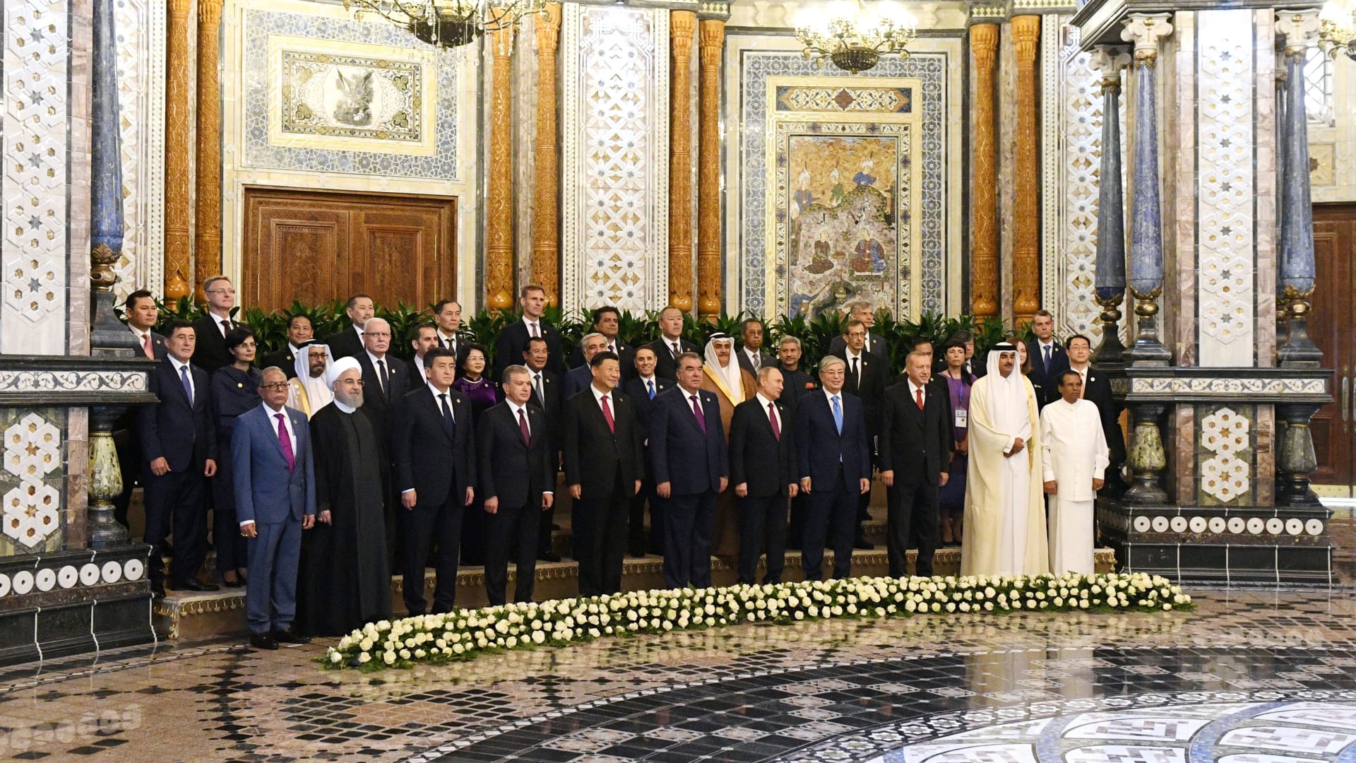 على هامش "سيكا".. رئيس إيران يقابل أمير قطر: استقرار دول المنطقة مرتبط