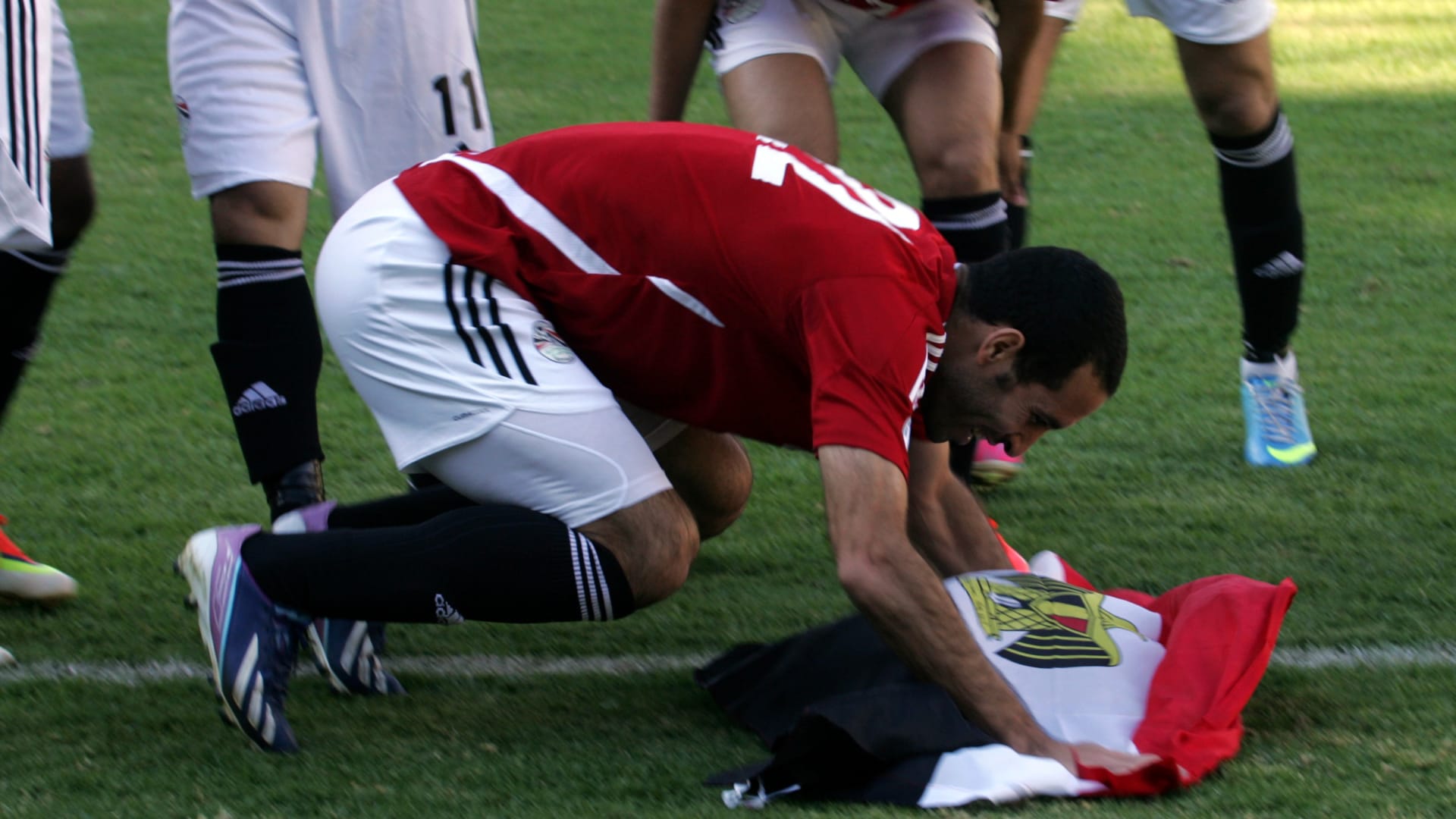 بعد نهاية أمم أفريقيا مناوشة بين قائد منتخب مصر سابقا وصحفي جزائري Cnn Arabic