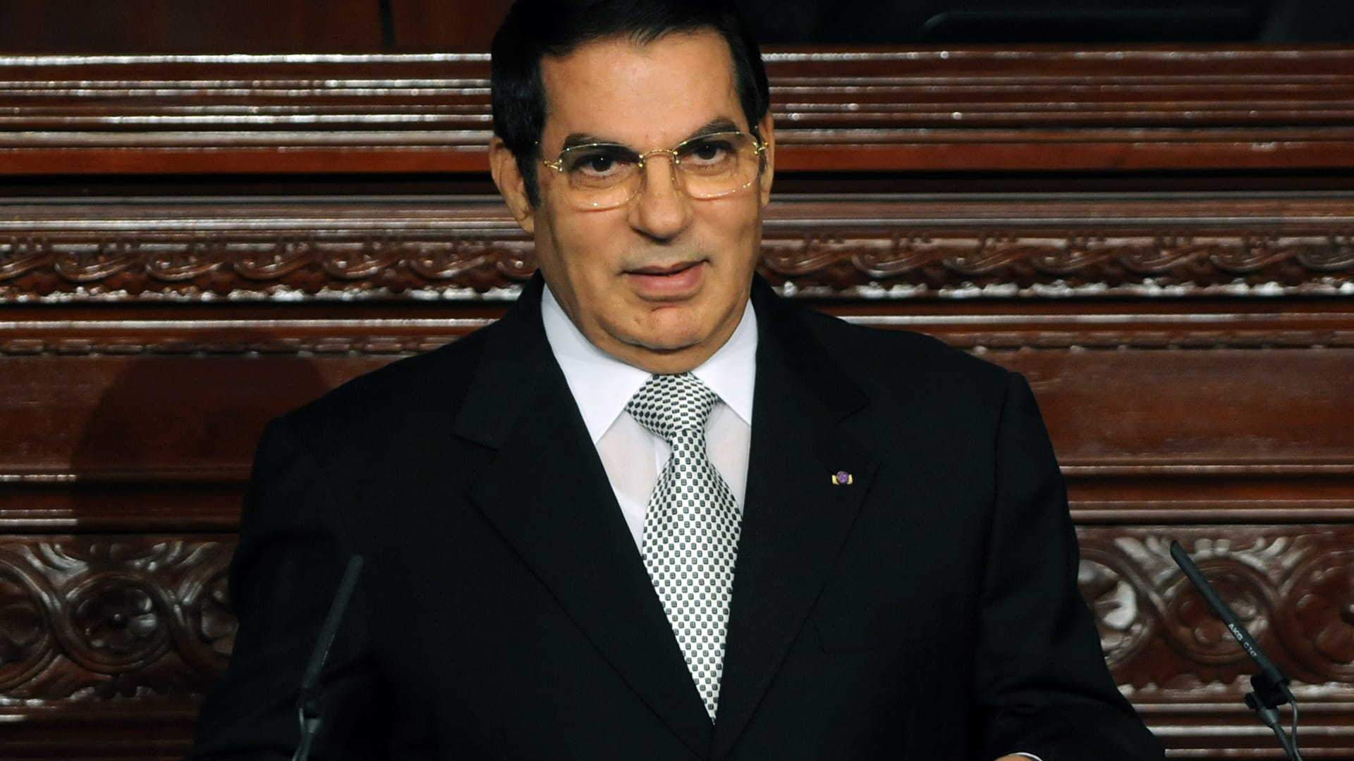 يوسف الشاهد يؤيد عودة بن علي إلى تونس: ربي يشفيه