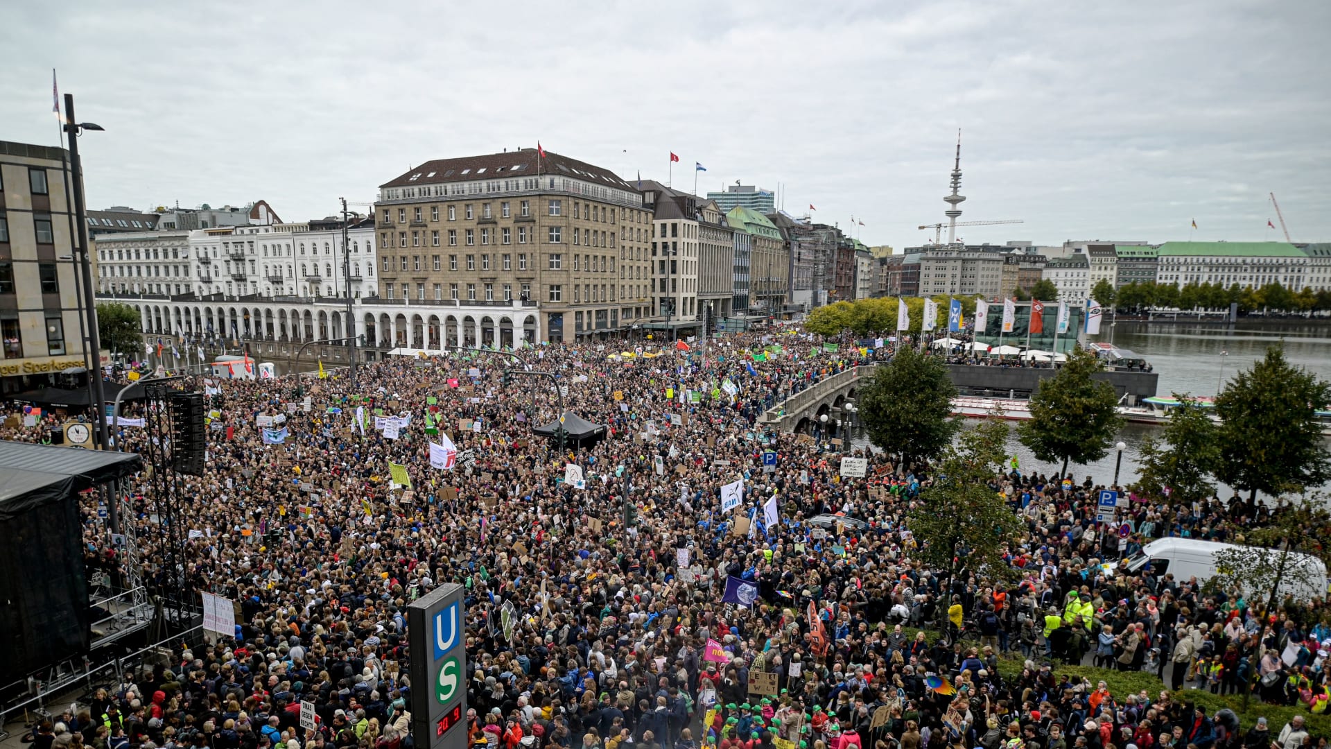 مظاهرات من أجل مواجهة التغير المناخي في هامبورج بألمانيا 