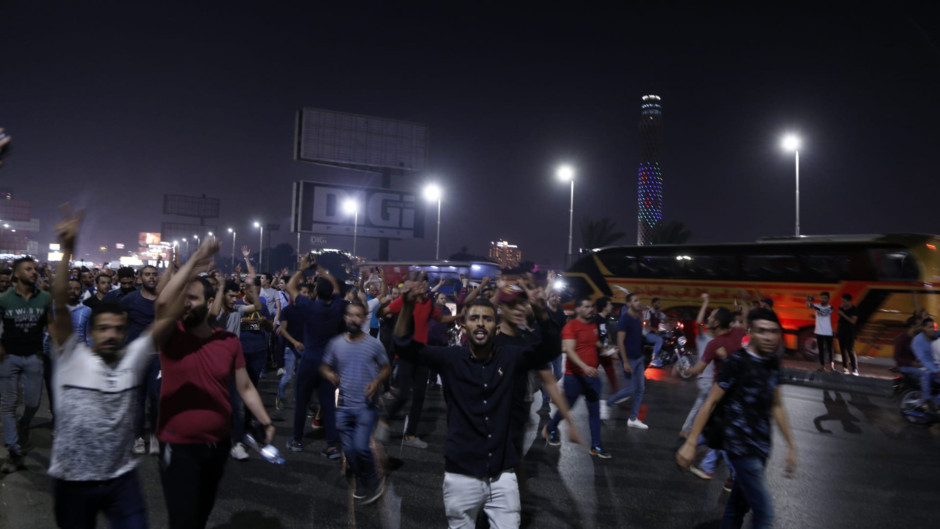 بالصور.. مظاهرات قرب ميدان التحرير ضد رئيس مصر عبدالفتاح السيسي