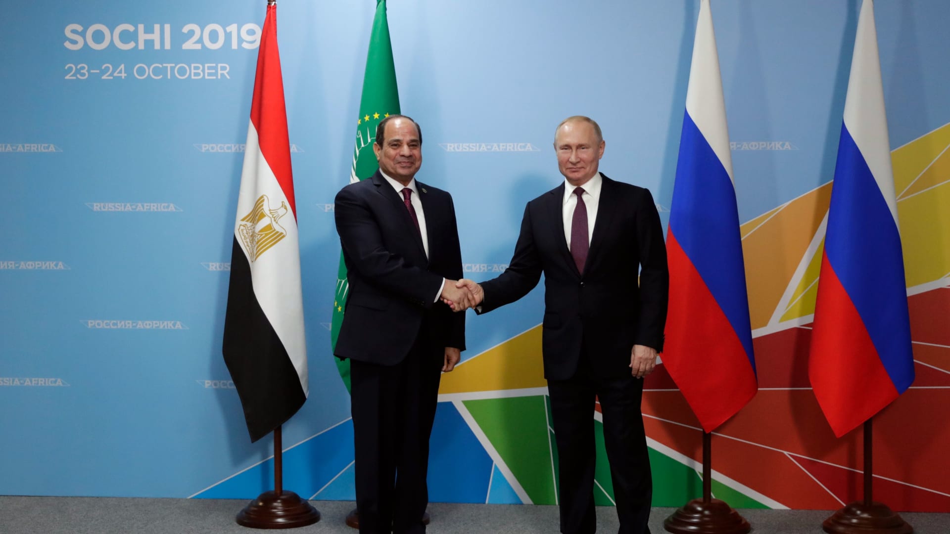 بمنتدى "أفريقيا - روسيا".. بوتين يعلن انشاء 23 شركة بمصر والسيسي يبرز الفرص