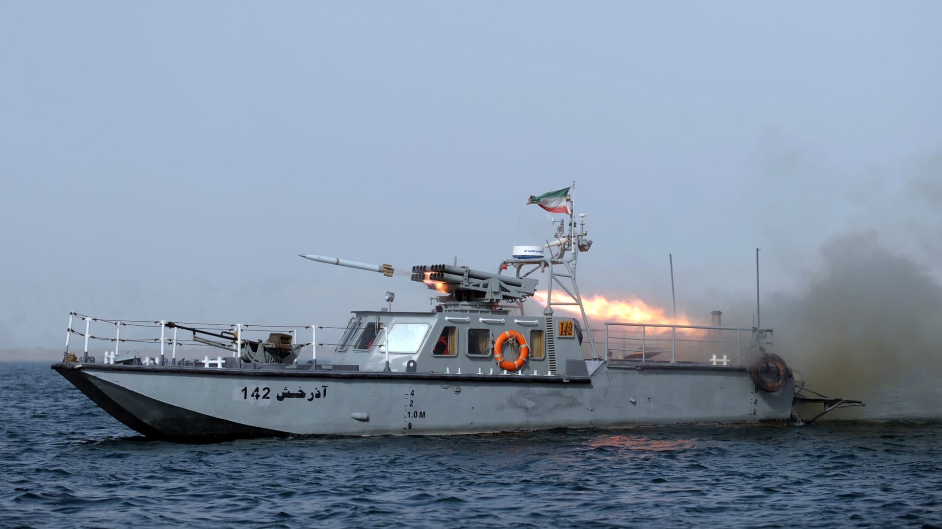انطلاق مناورات بحرية ثلاثية لإيران وروسيا والصين في خليج عُمان وسط توتر مُستمر بين طهران وواشنطن