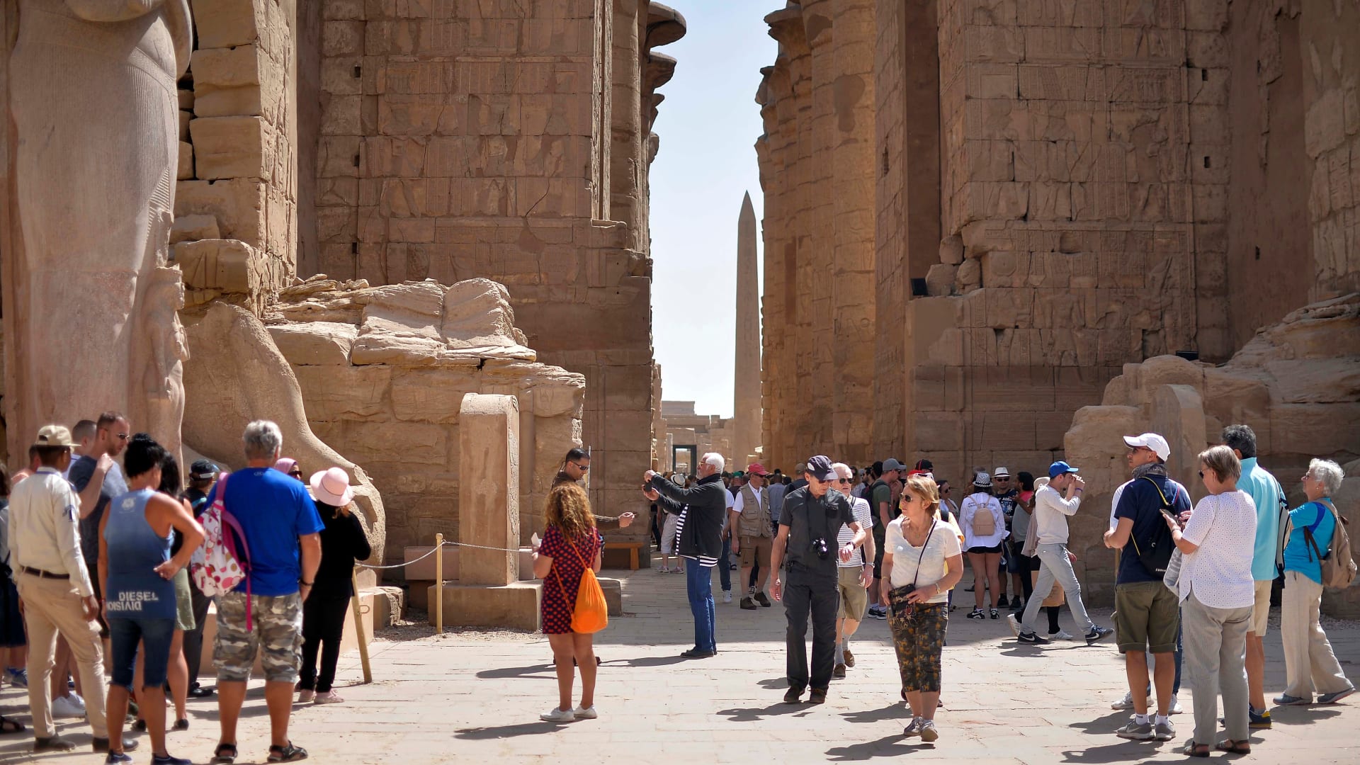 Новости египта для туристов на сегодня. Сакакини Каир Египет дворец. Каир Шарм-Эль-Шейх. Египет туризм. Туристы в Египте.