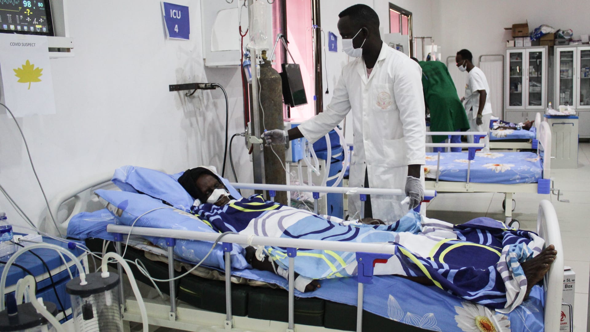 الصحة العالمية تحذر من تخفيف قيود كورونا مع قرب كسر حاجز المليون إصابة في إفريقيا