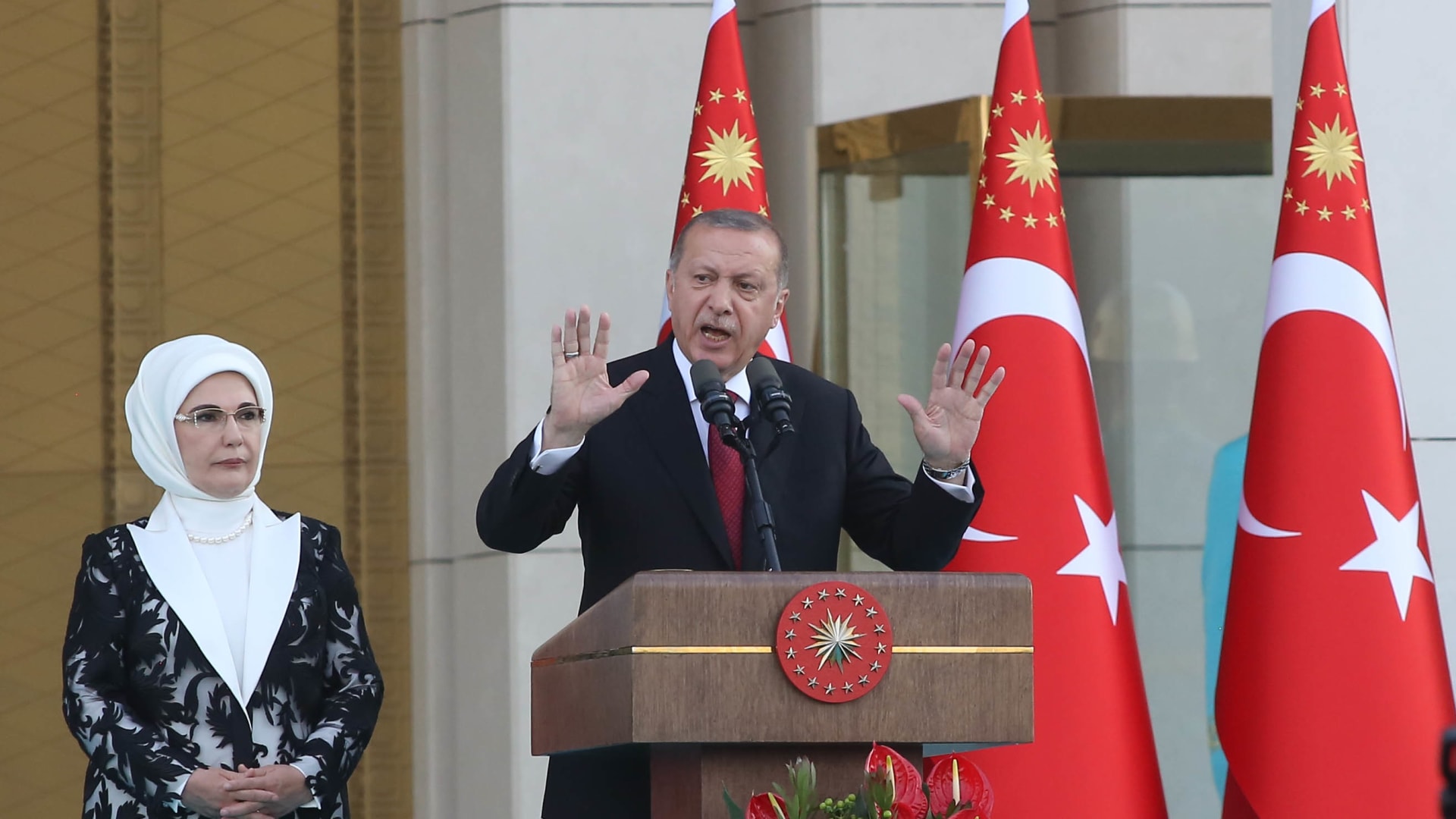 أردوغان يرد على زعيم المعارضة: أنت متخلف.. لو كنت سياسيا لما تحدثت عن زوجتي