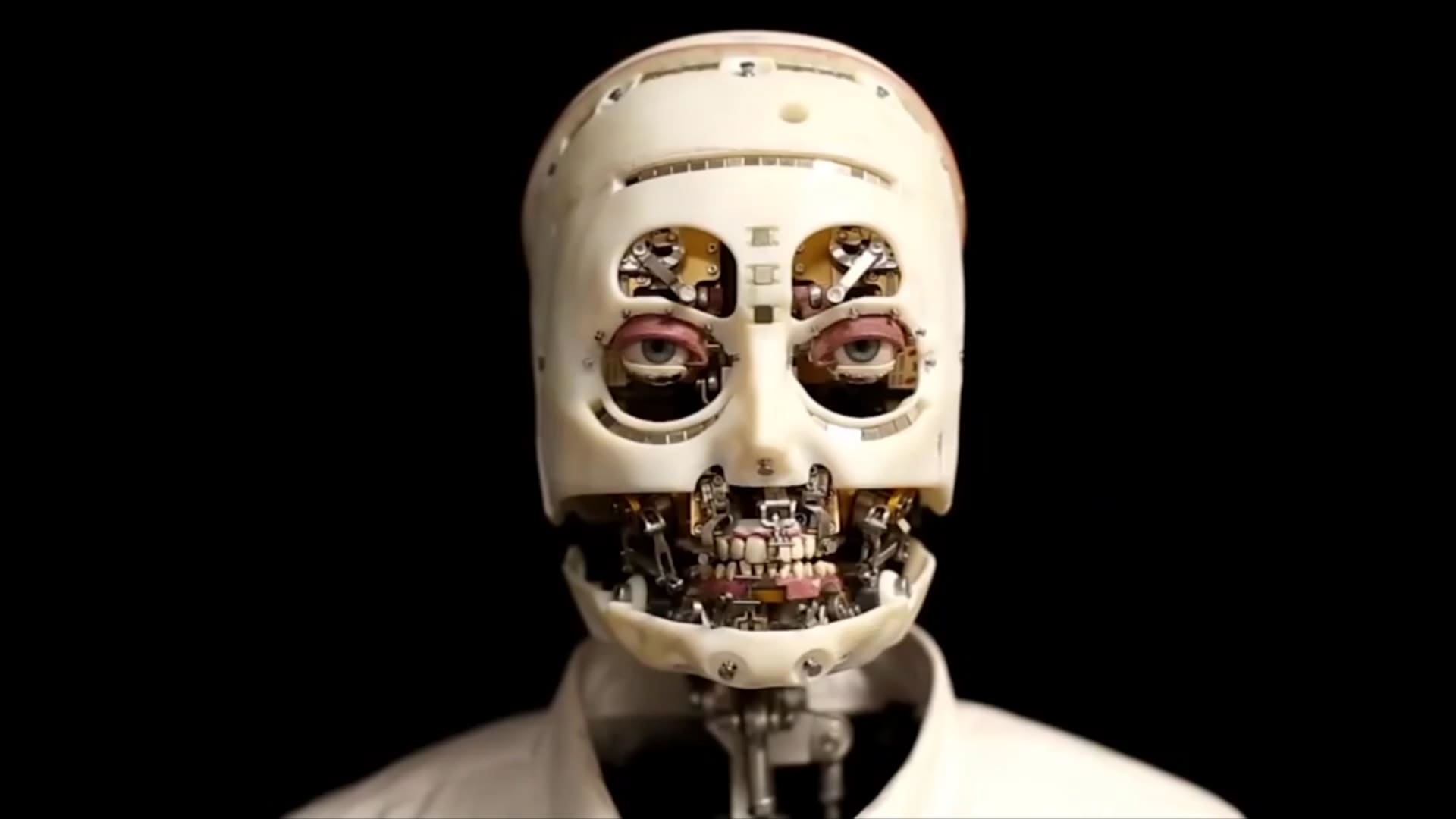 بنظرة بشرية مخيفة.. شاهد ردود فعل هذا الروبوت الجديد من ديزني
