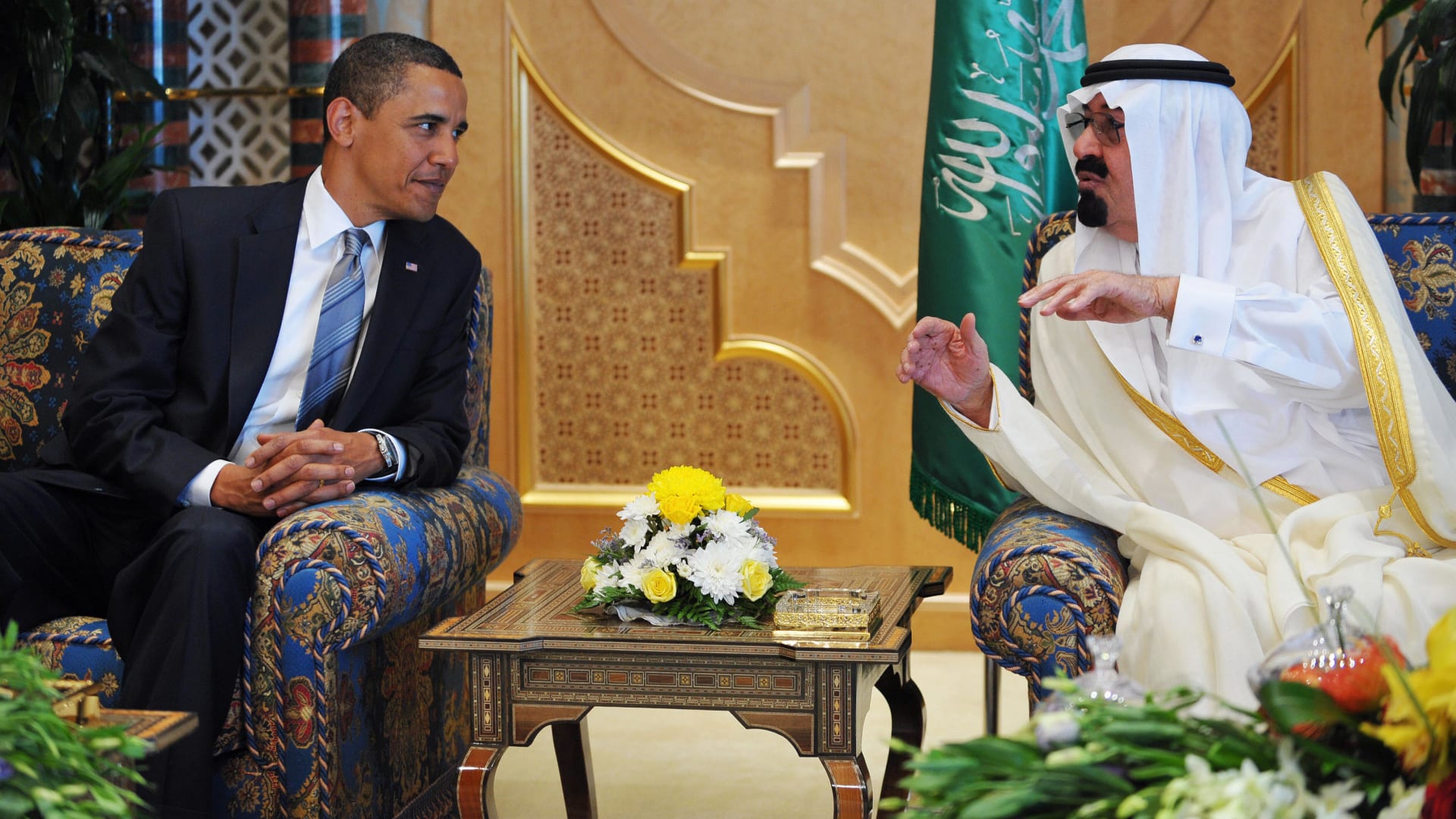 صورة أرشيفية للملك عبدالله يتحدث مع أوباما خلال زيارته للسعودية في يونيو 2009