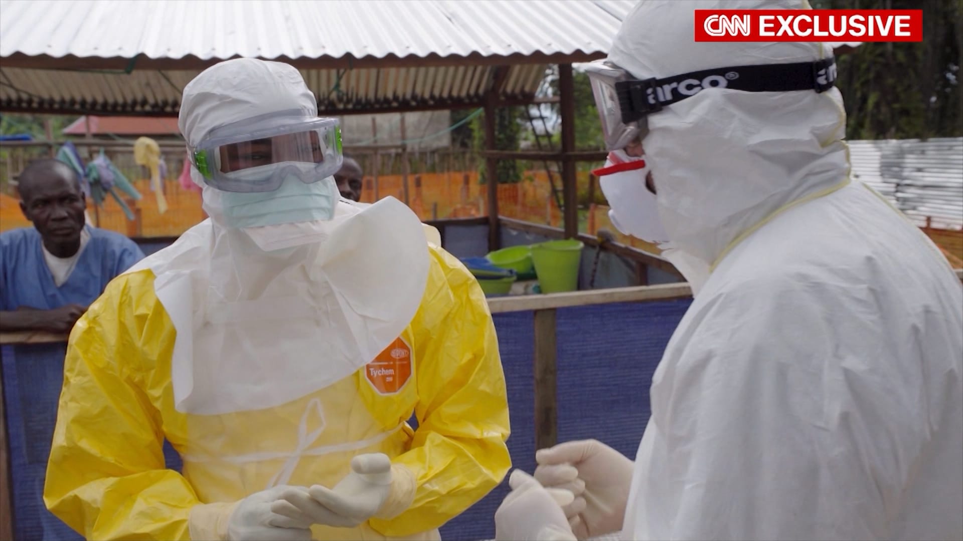 حصري.. لغز مرض جديد "مُخيف" بأفريقيا.. ومُكتشف إيبولا يحذر من فيروسات قاتلة لم تأت بعد