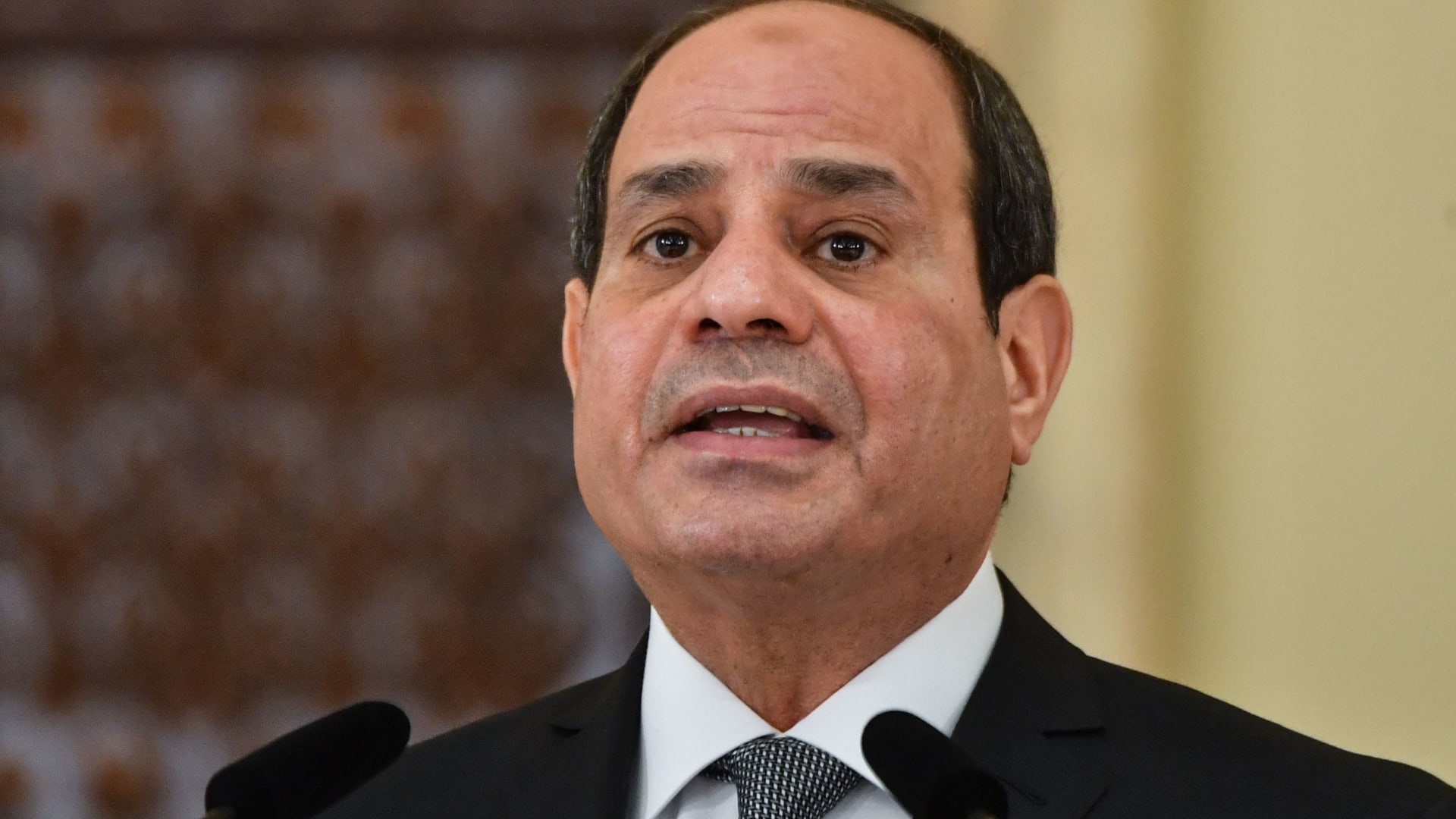 الرئيس المصري يتسلم رسالة من أمير الكويت.. ويؤكد دعمه جهود تحقيق المصالحة العربية
