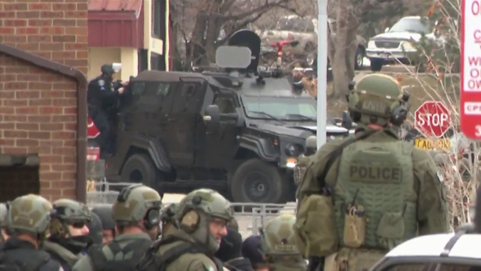 مقتل 10 بإطلاق نار جماعي في كولورادو بينهم شرطي.. كيف تكشّف الحادث؟