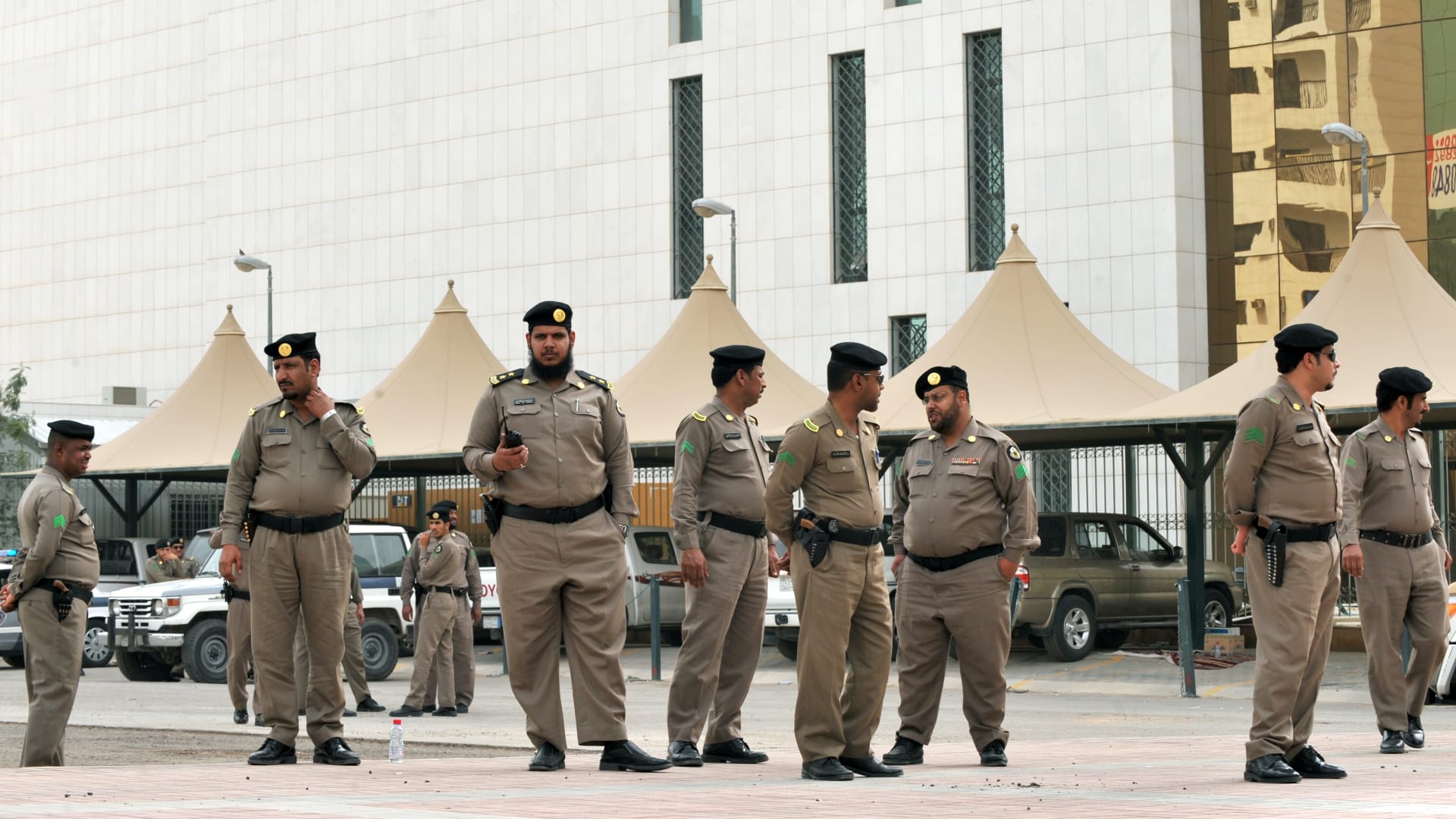صورة أرشيفية لعناصر بالشرطة السعودية 