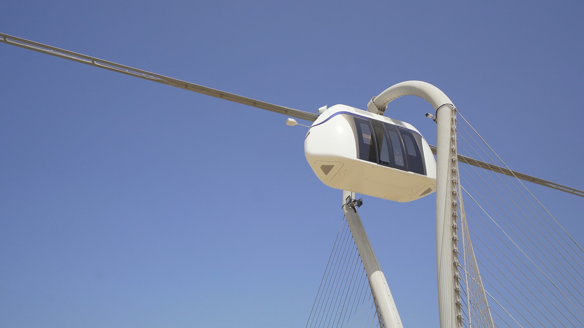 كيف يمكن لوحدات النقل الكهربائية هذه إحداث ثورة في مستقبل النقل في دولة الإمارات؟