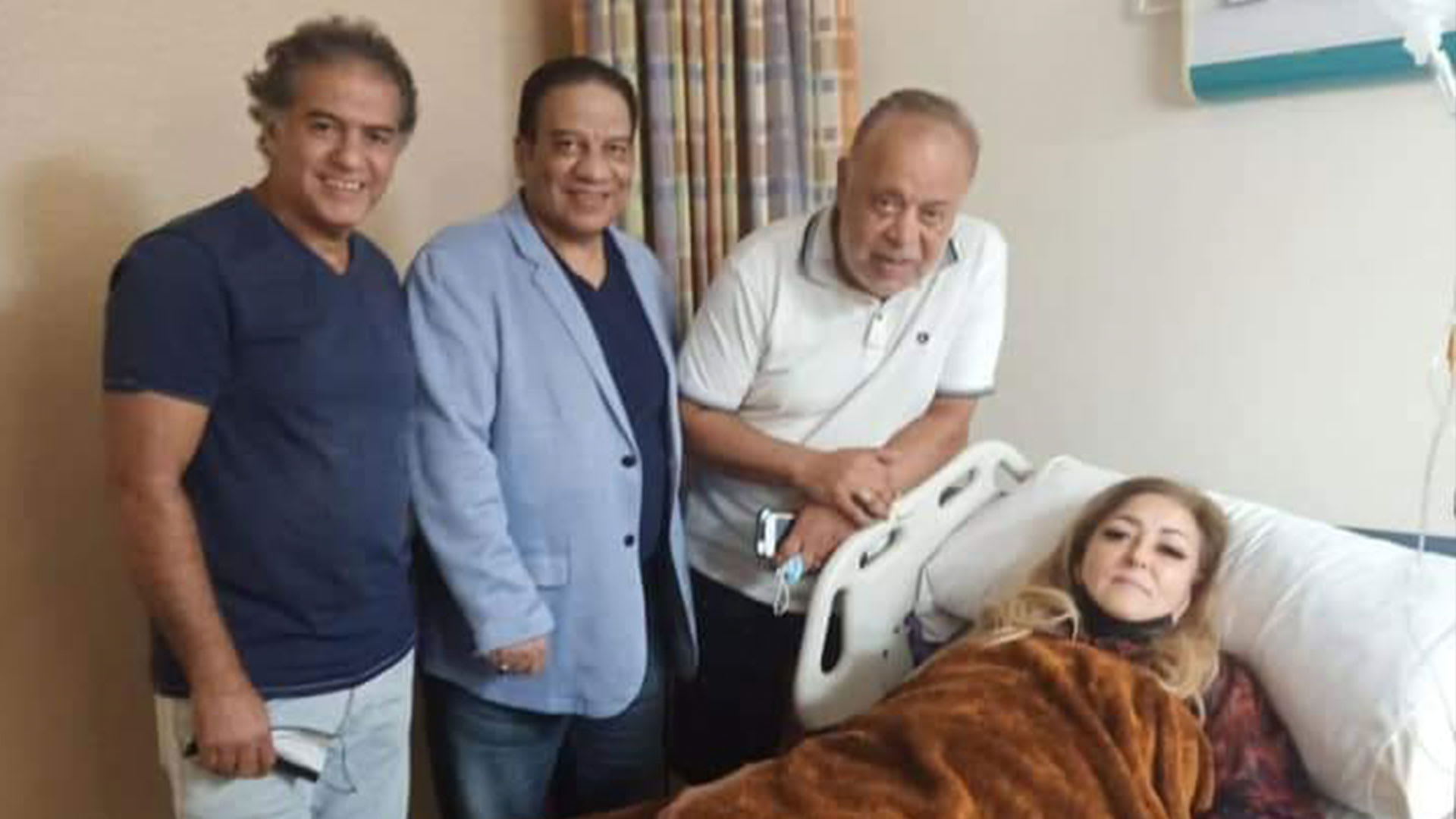 الفنّانة المصرية نهال عنبر في المستشفى.