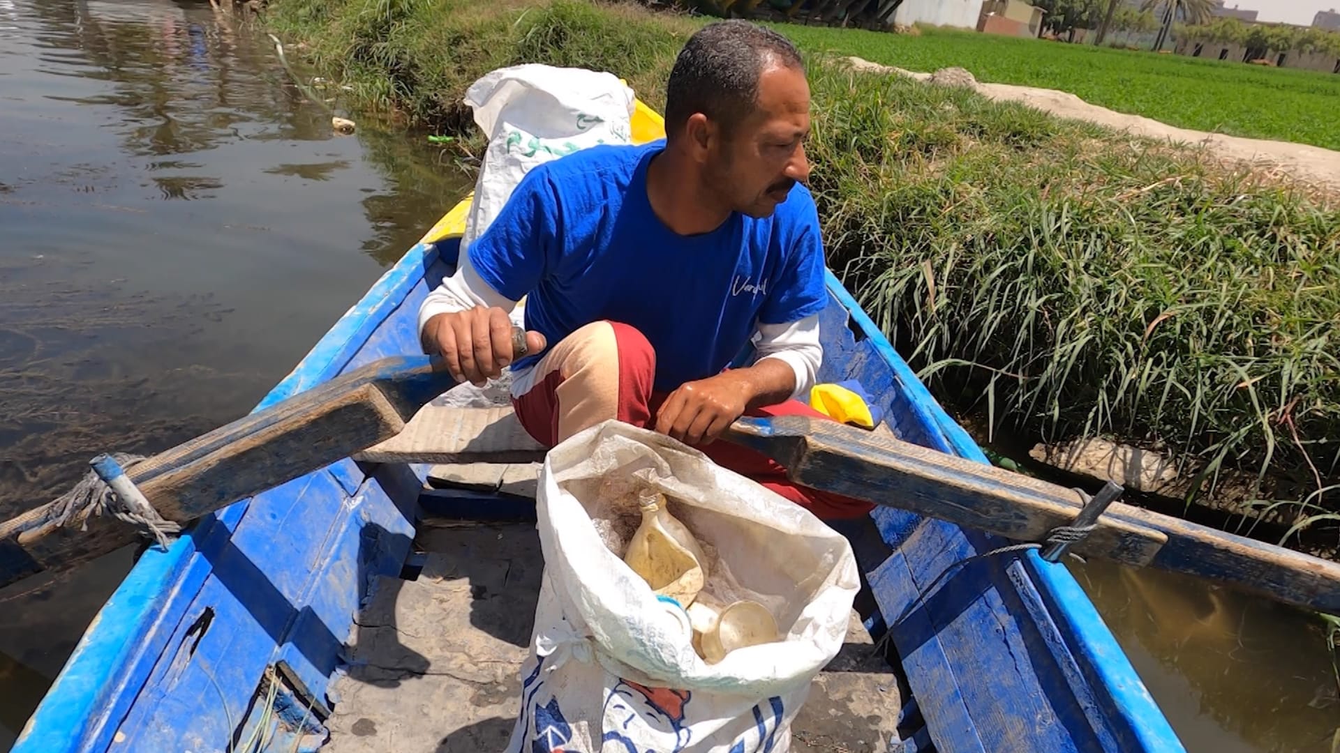 حقائب وأرائك مصنوعة من مواد مستخرجة من نهر النيل.. هذا ما تفعله هذه الشركة بمصر