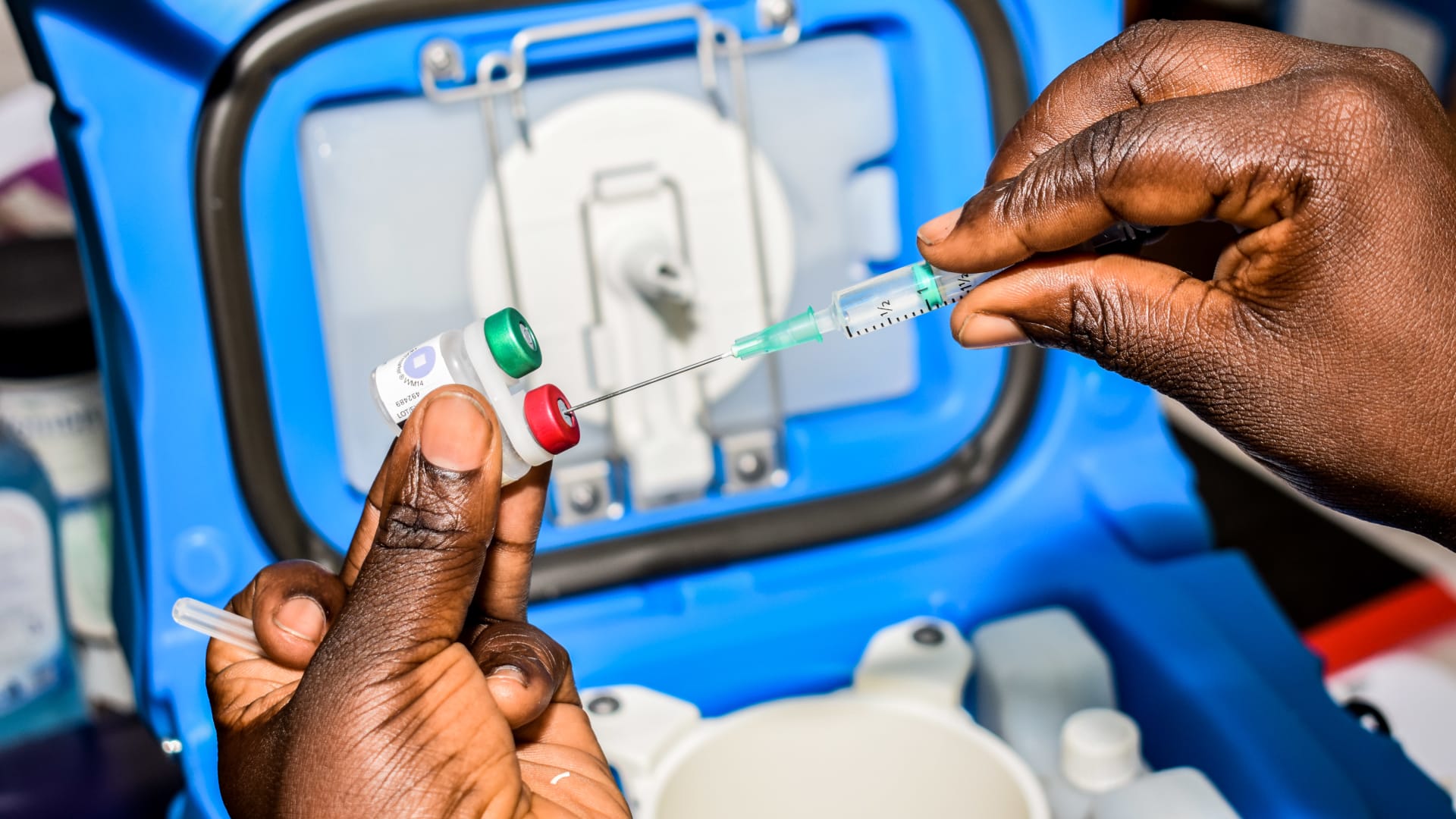 توصية باستخدام أول لقاح للملاريا خاص بالأطفال على نطاق واسع 