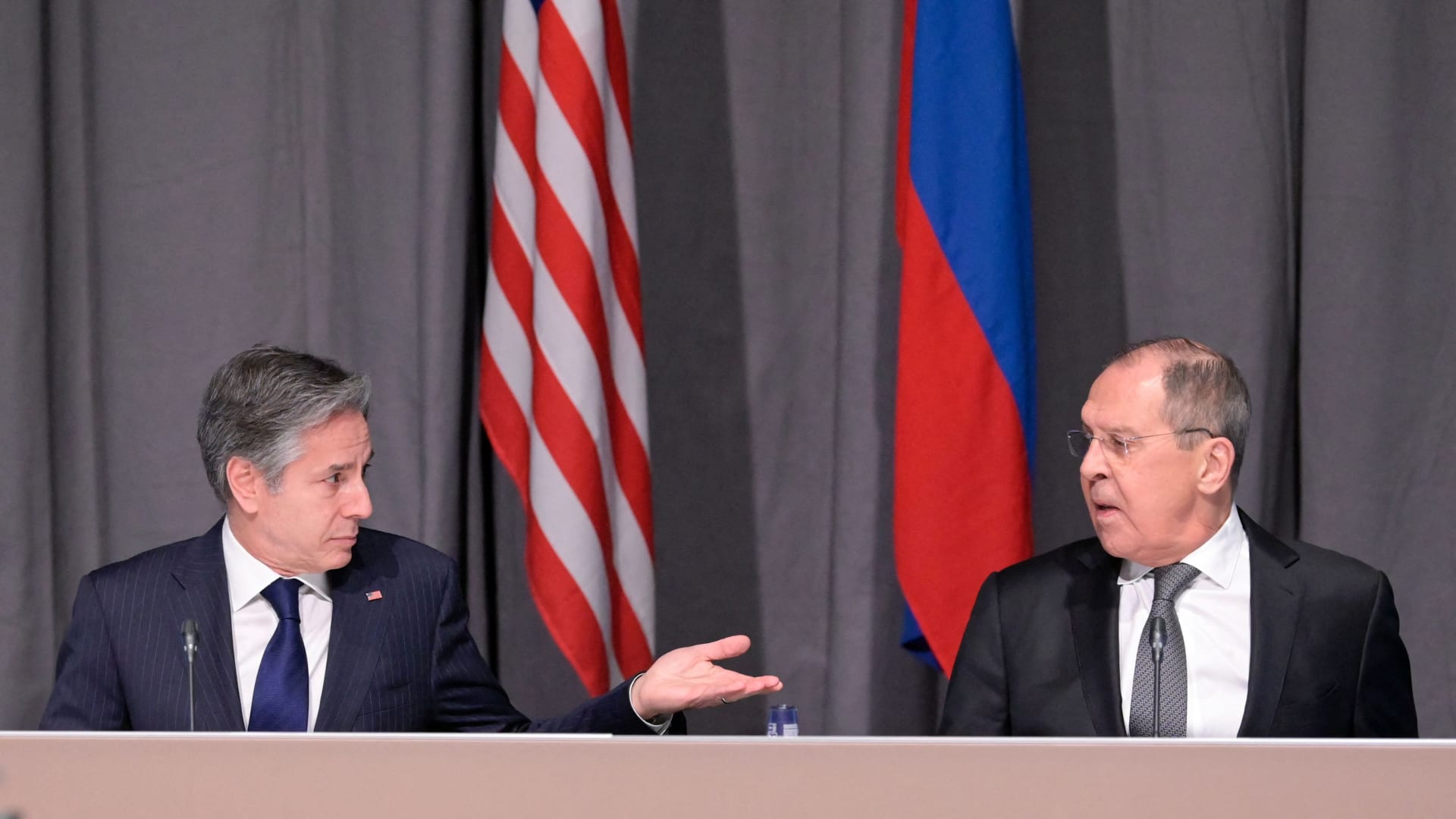 مسؤول بالخارجية الأمريكية: نهاية اجتماع بلينكن – لافروف دون مسار ملموس بشأن الأزمة مع أوكرانبيا