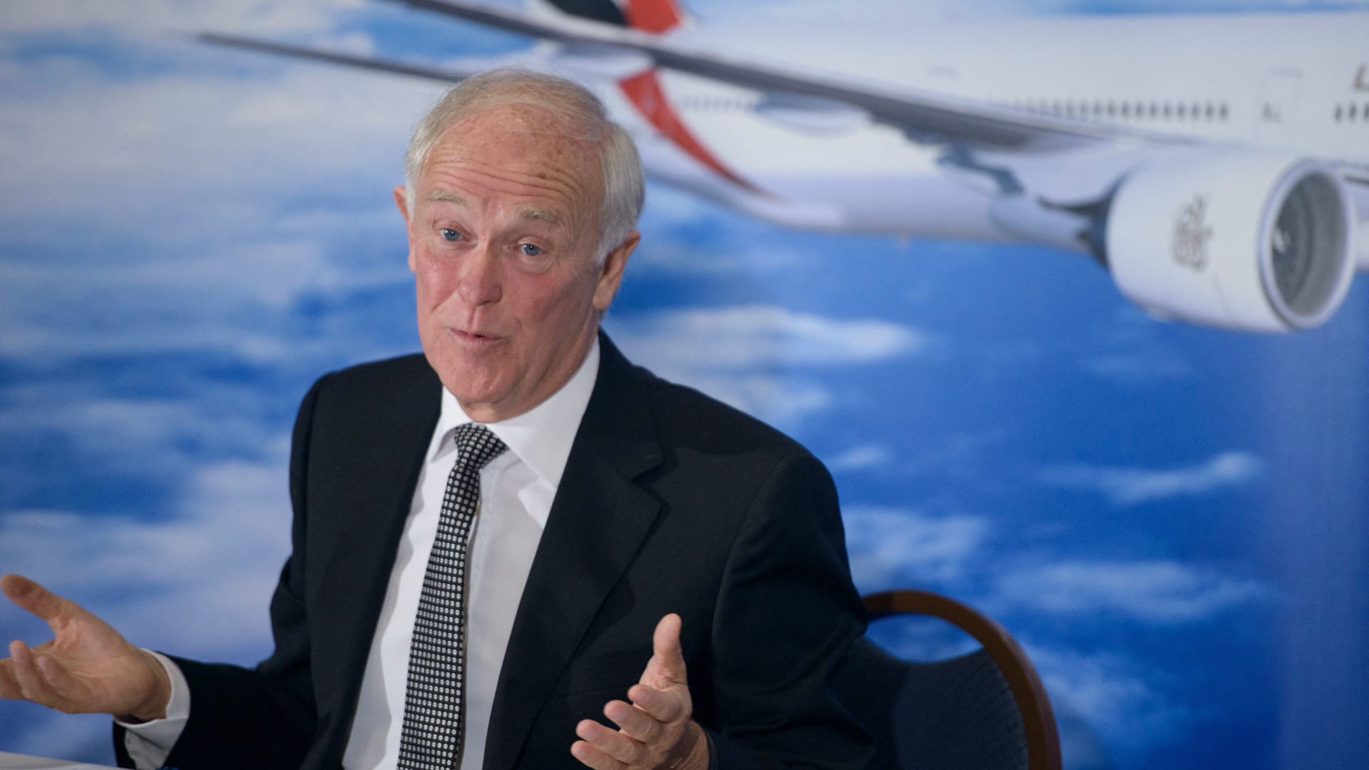 رئيس طيران الإمارات يكشف لـCNN حقيقة تسريح موظفين.. وهذا ما حققته الشركة من أرباح خلال 2021