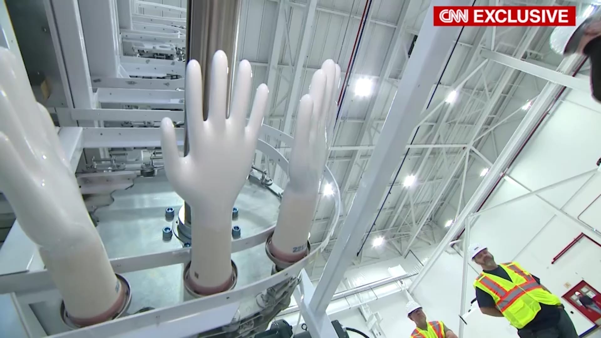 CNN  تدخل مصنع الإمدادات الطبية لتعزيز إنتاج معدات الوقاية في أمريكا