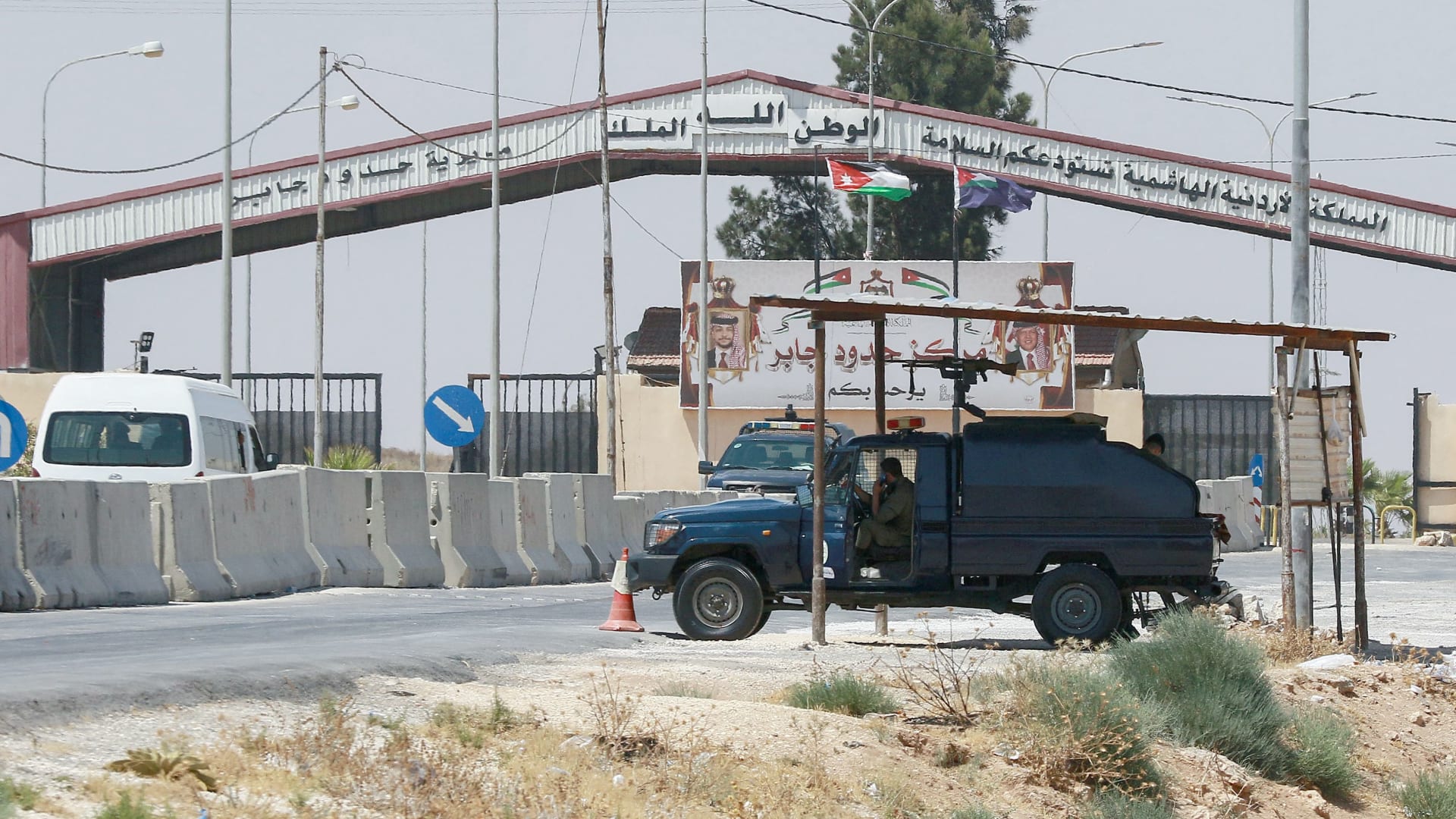 "تساندهم مجموعات مسلحة".. الجيش الأردني يعلن مقتل 27 مهربًا وضبط كمية كبيرة من المخدرات