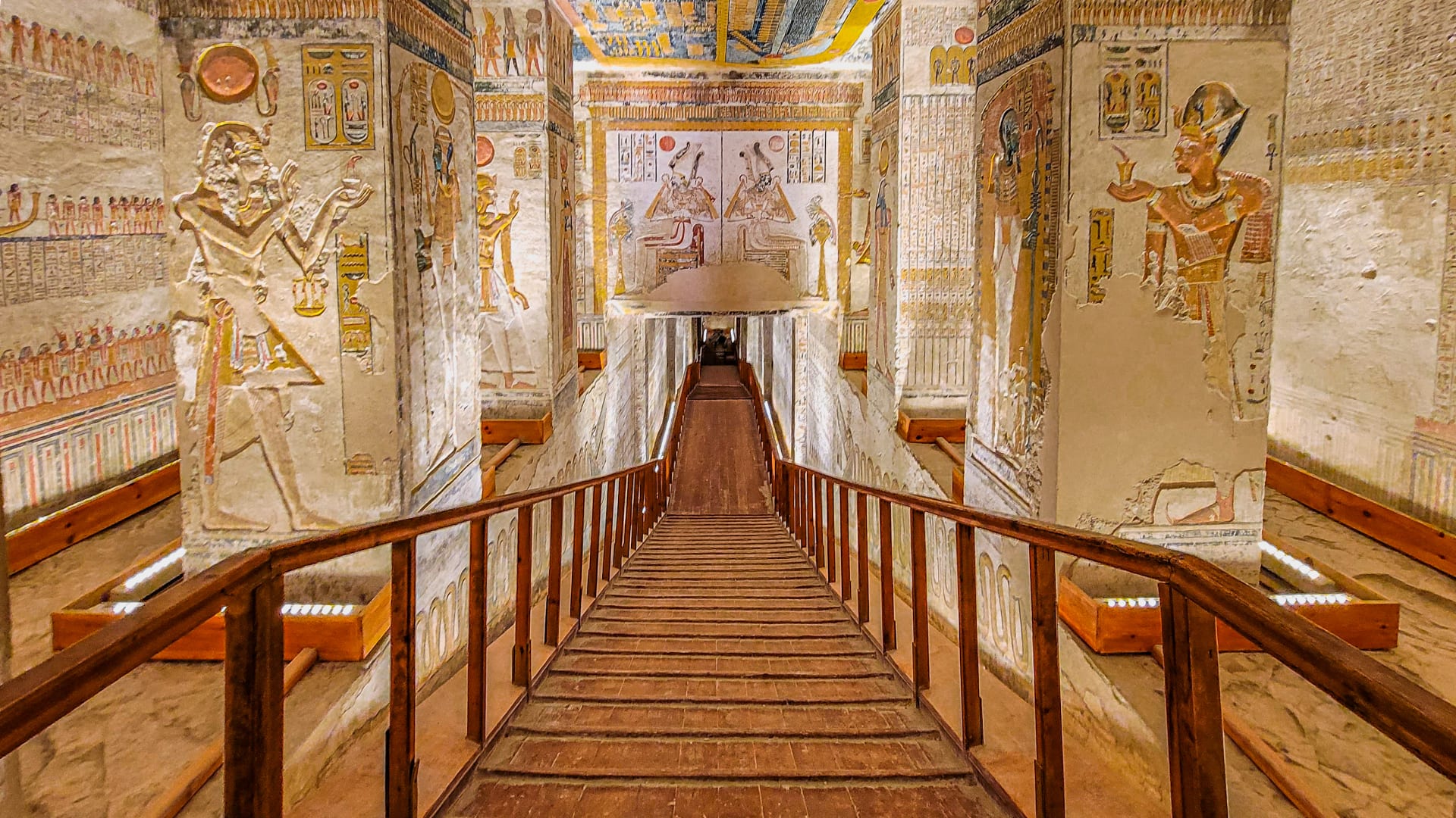 لوحة فنية ضخمة..تعرف لأحد أشهر المقابر الفرعونية بتاريخ مصر القديمة